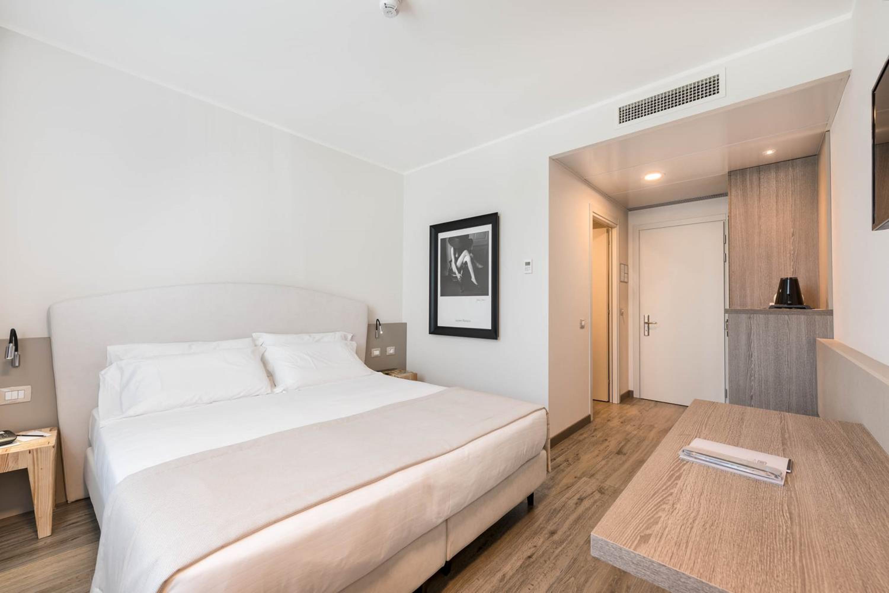 Superior Double or Twin Room - Photo 6