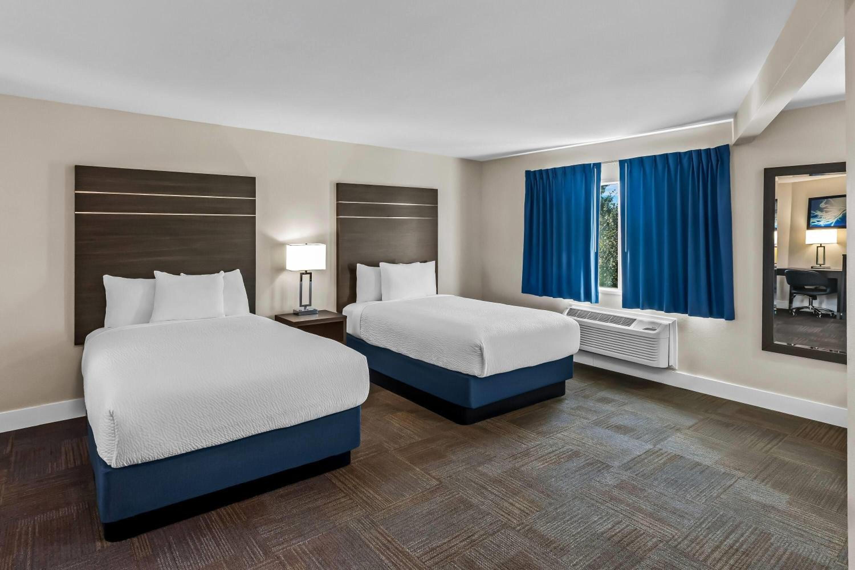 Room with Two Double Beds and Mobility/Hearing Access - Bathtub with Grab Bars - Non-Smoking photo 3
