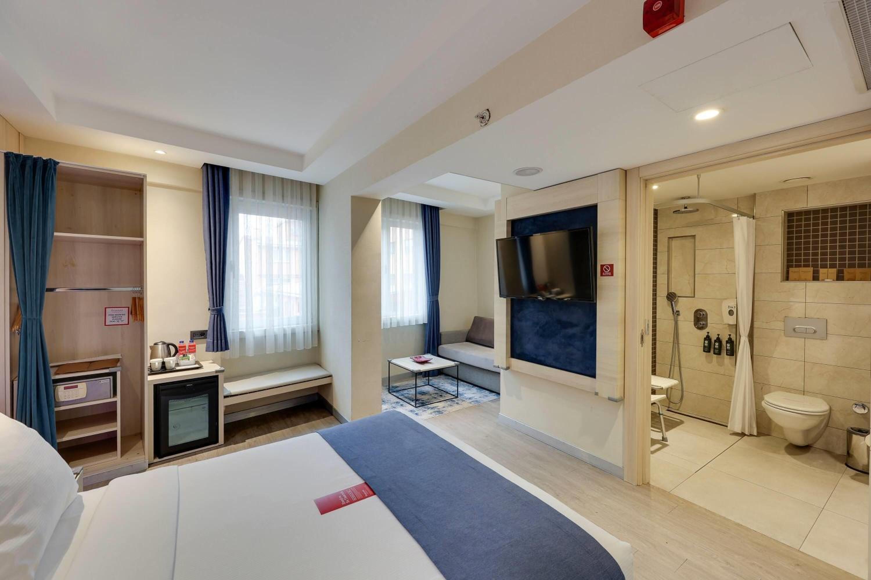 Accessible Room, 1 Double Bed, Sofa Bed