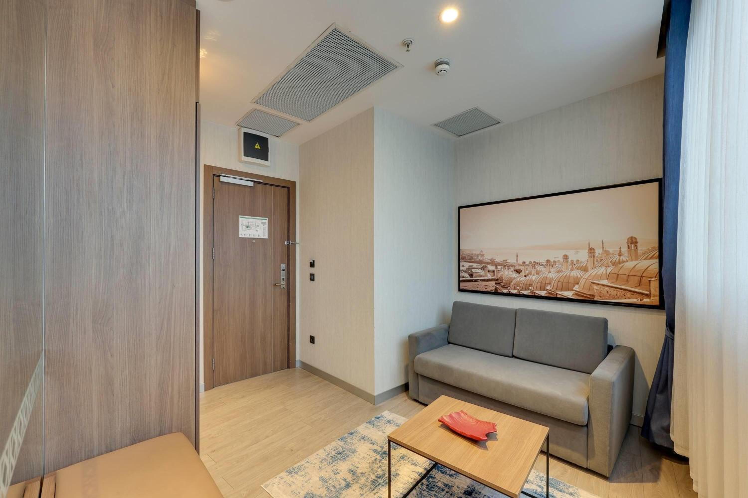 Executive Room, 3 Single Beds, Sofa Bed