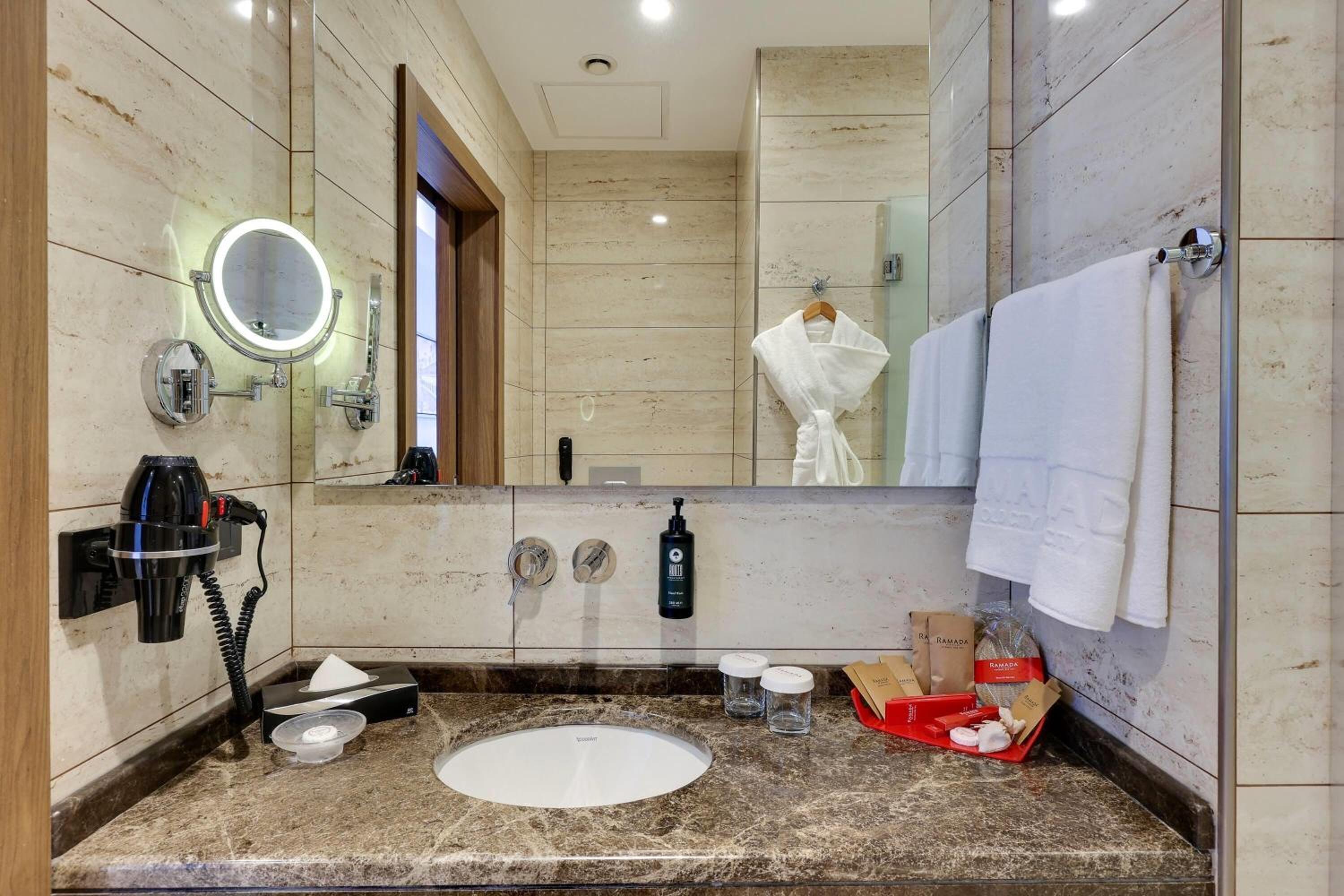 Terrace Executive Room, 1 Double Bed thumbnail 5