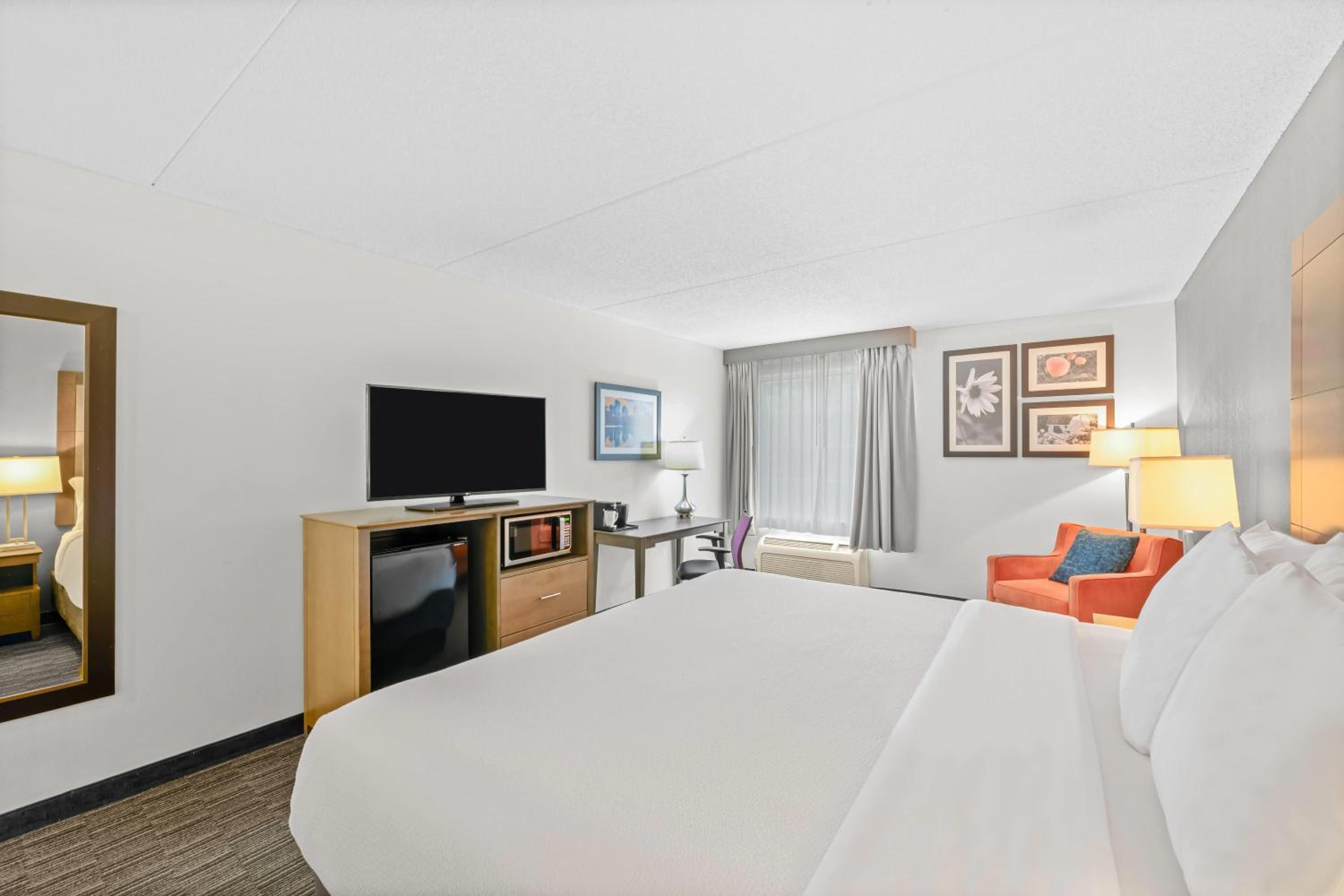 Deluxe King Room - Photo 1