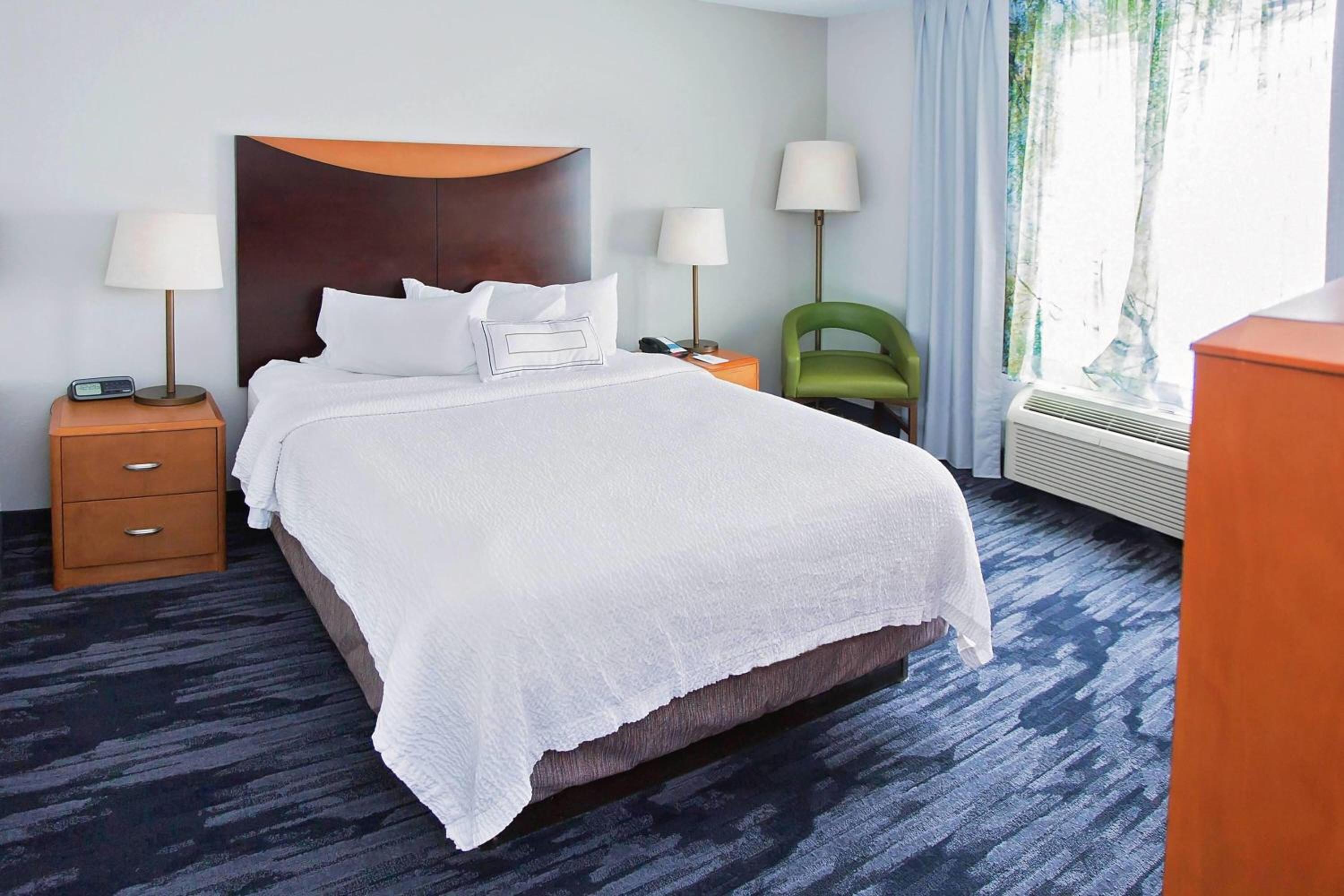 King Room with Mobility Access and Bathtub with Grab Bars, Non-Smoking - Photo 1