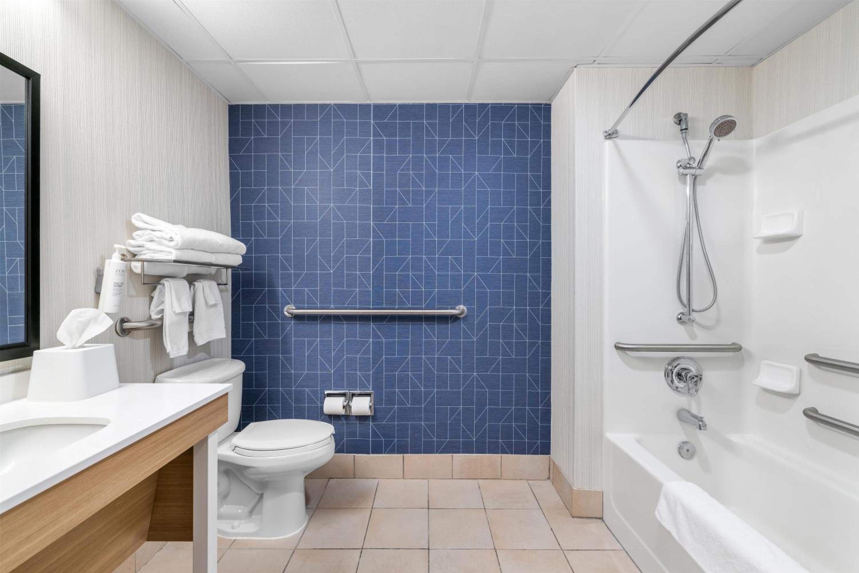 King Room - Hearing Access - Photo 3