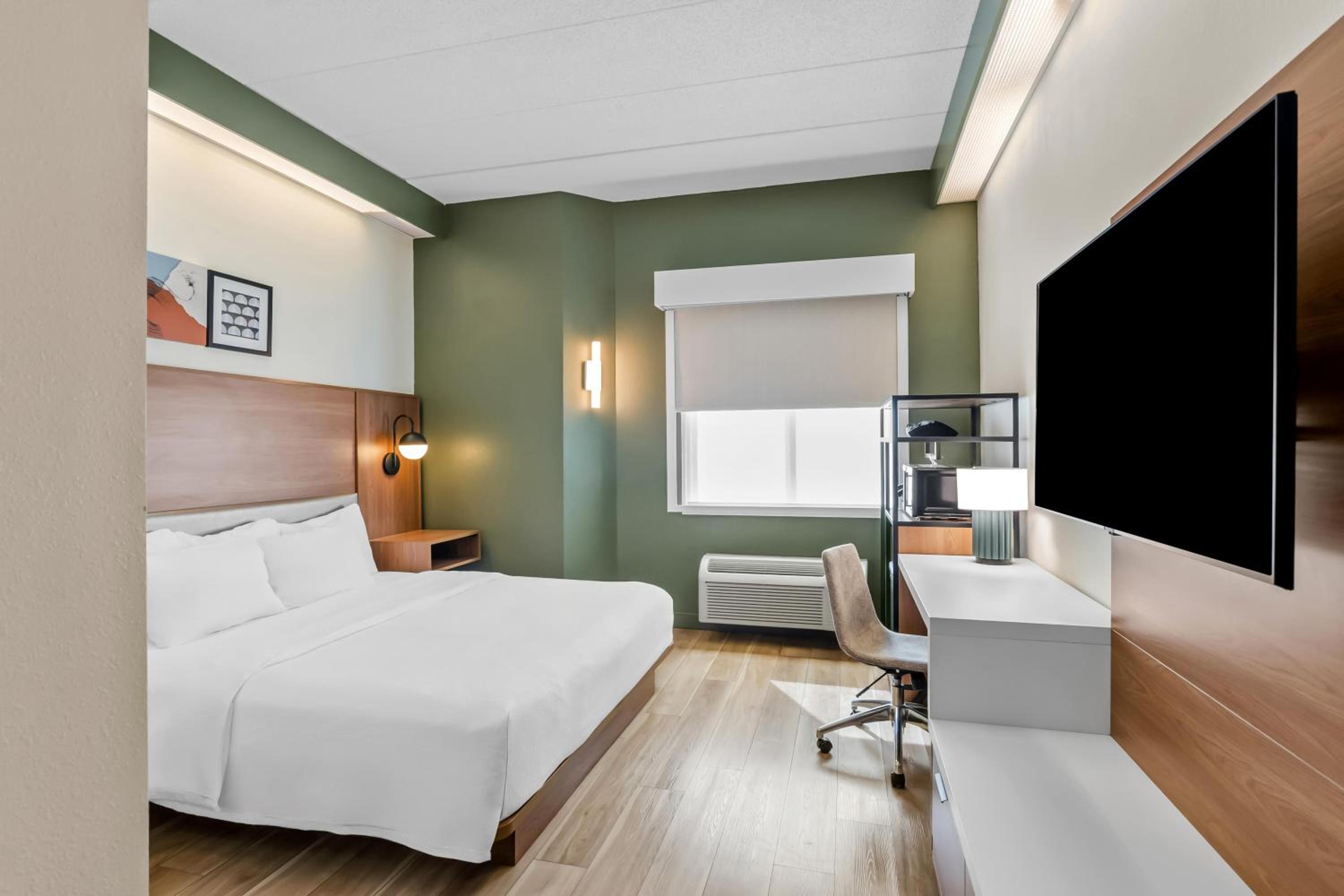 King Room with Roll-In Shower - Mobility and Hearing Access - Photo 1
