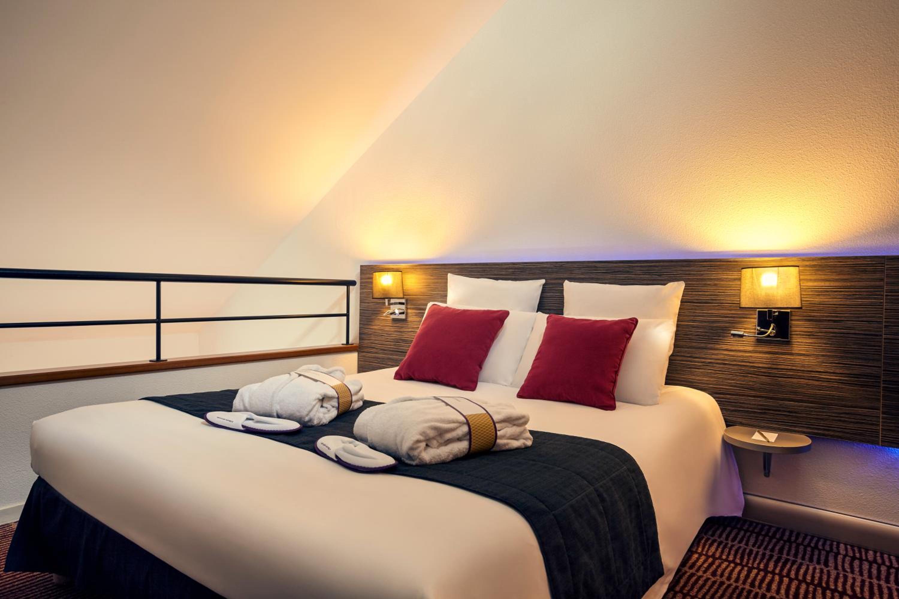 Duplex Privilege Room with a double bed and single sofa bed - Photo 1