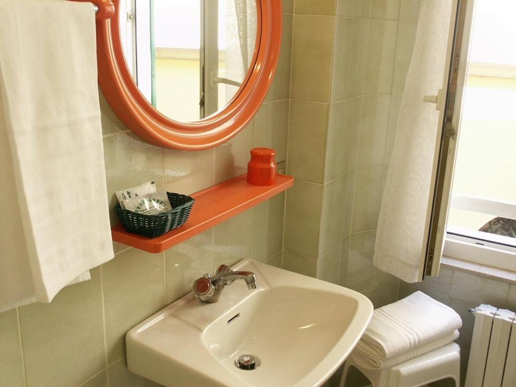 Double or Twin Room - Photo 11