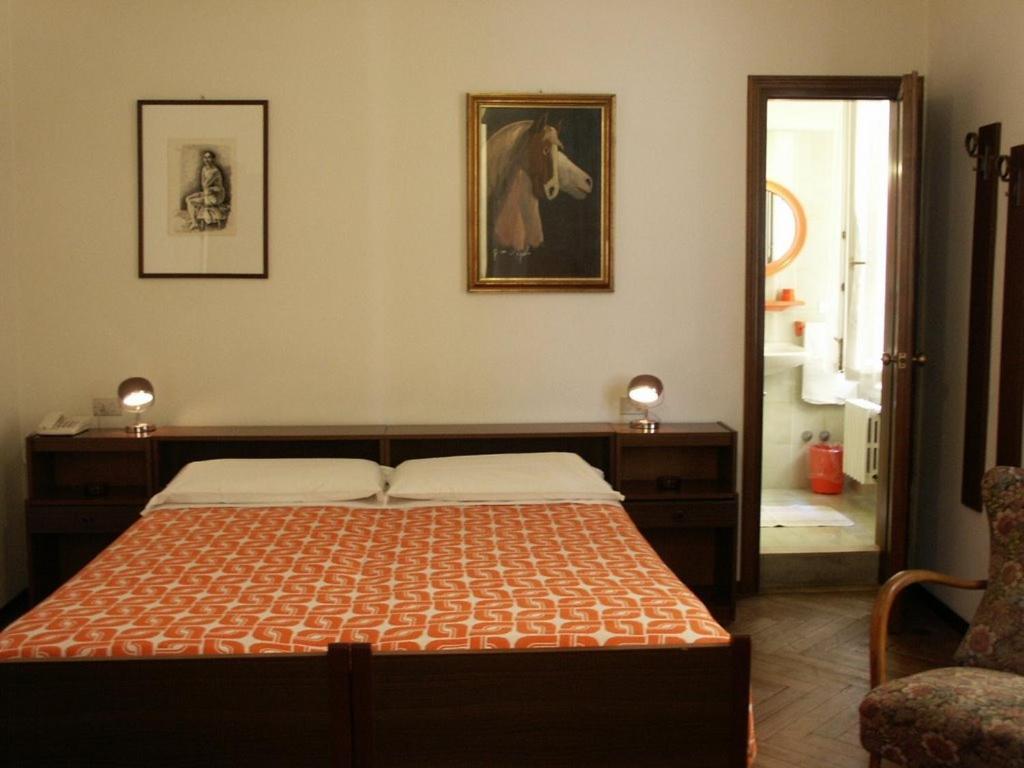Double or Twin Room - Photo 15