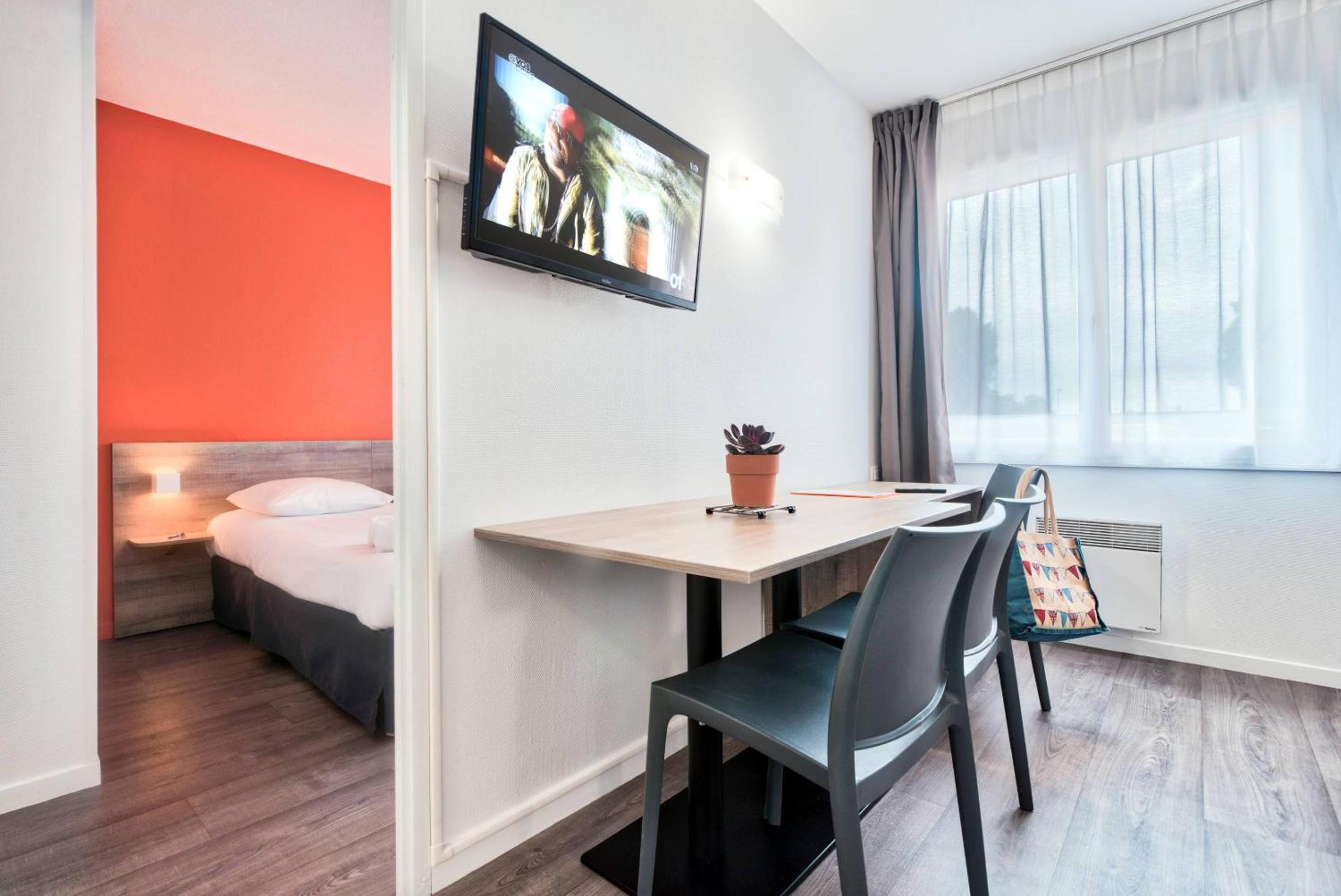 Superior One-Bedroom Apartment (4 Adults) - Photo 3