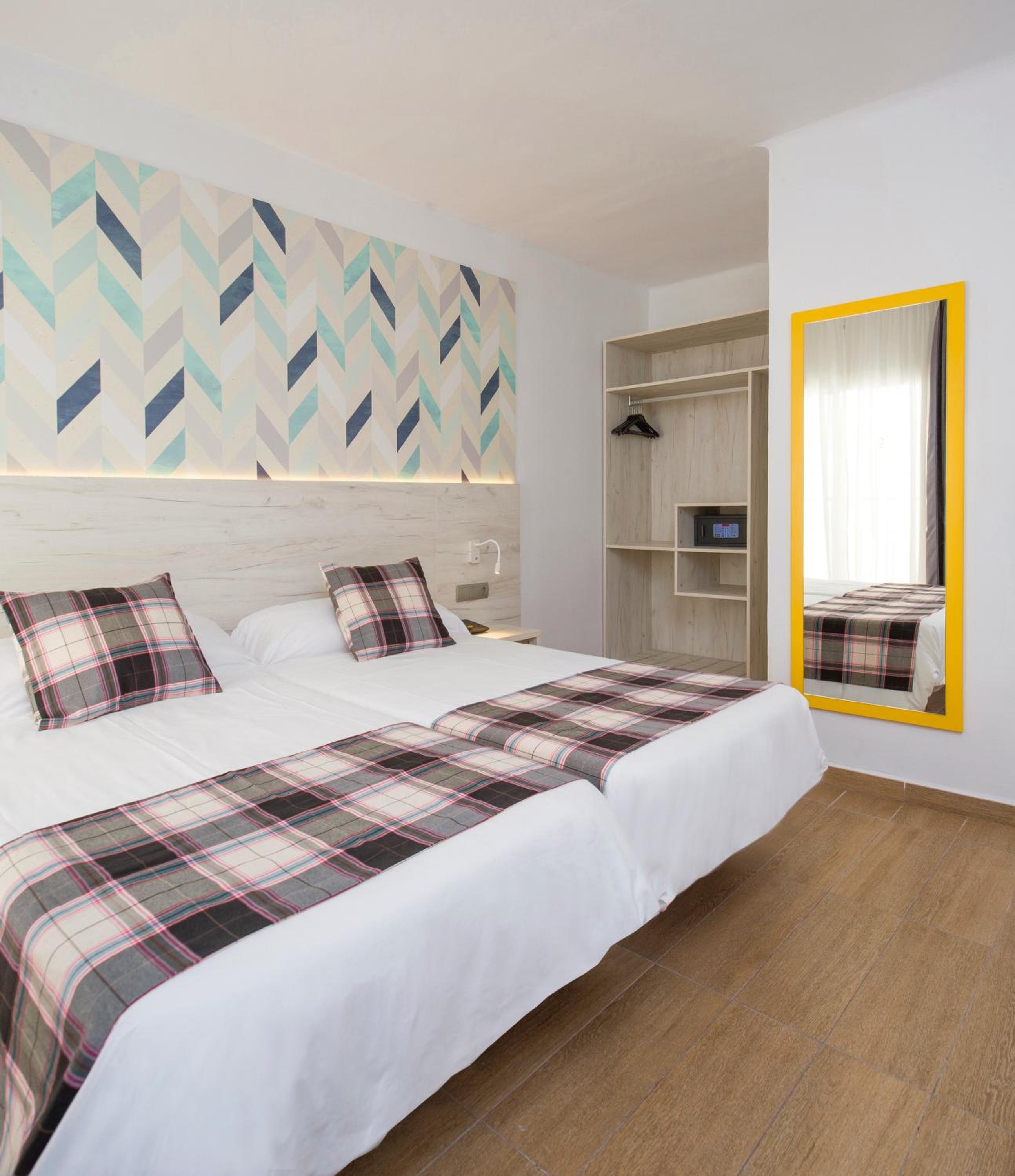 Twin Room - Photo 2