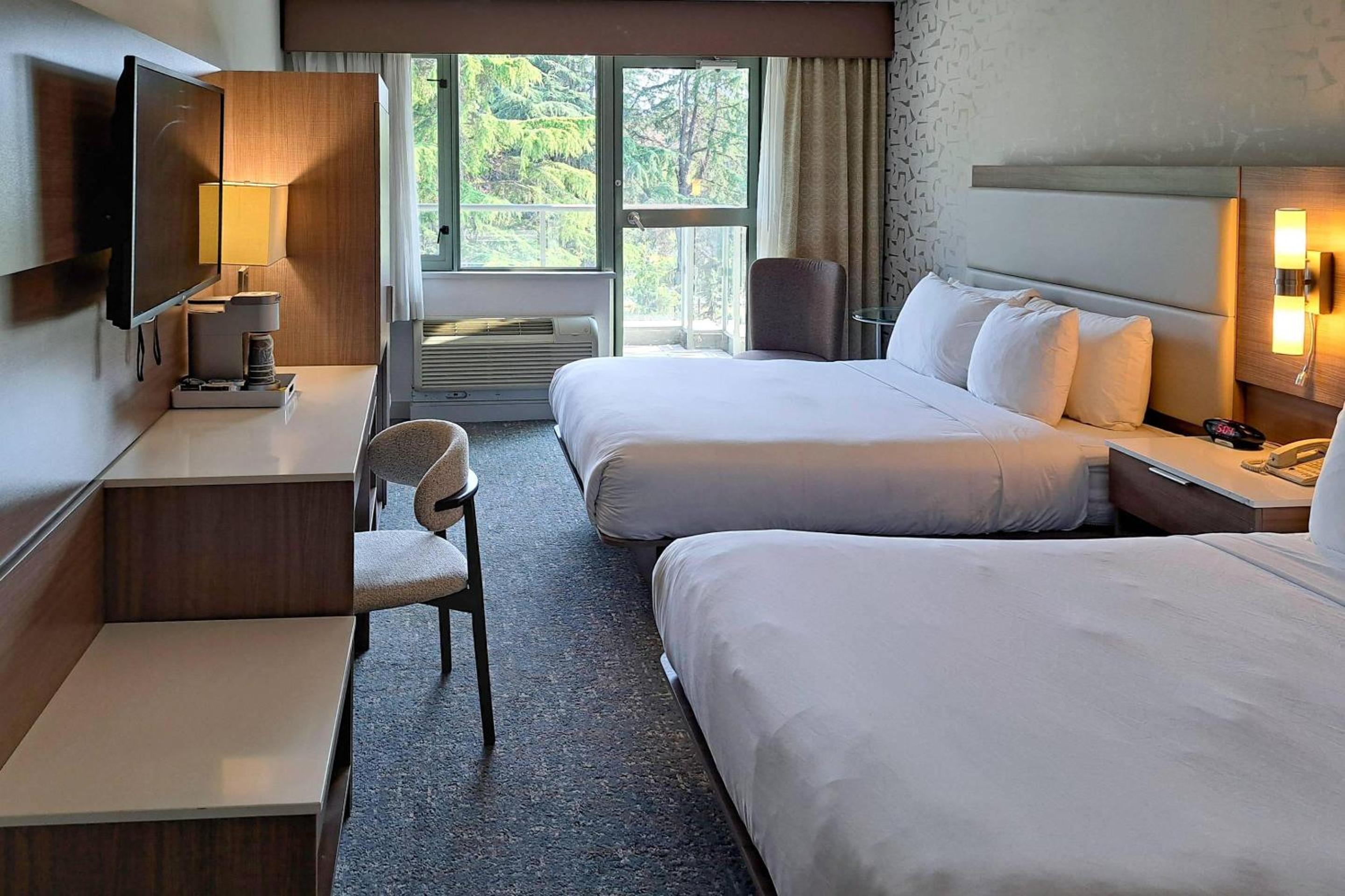Superior Queen Room with Two Queen Beds - Non-Smoking photo 2