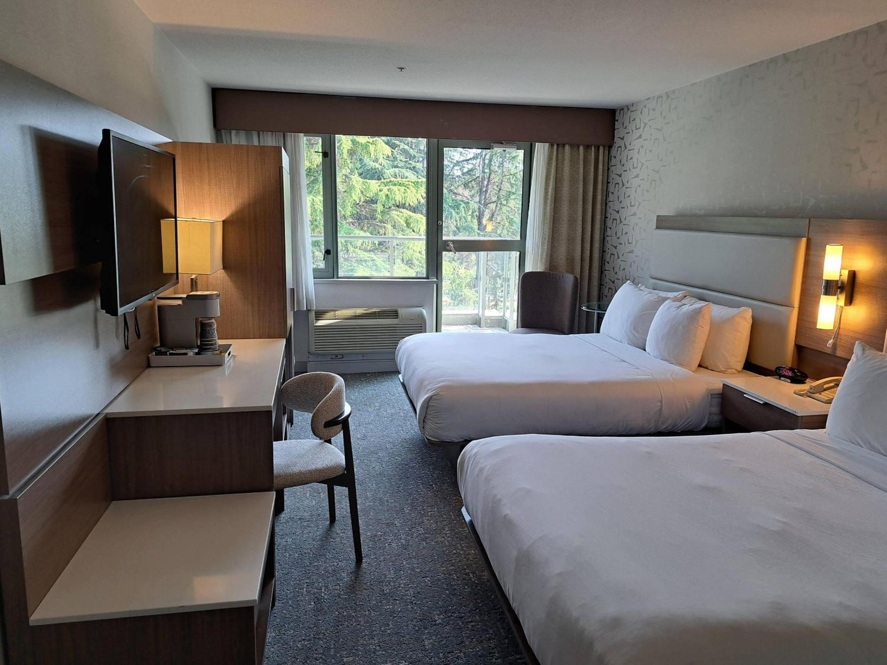 Superior Queen Room with Two Queen Beds - Non-Smoking photo 3