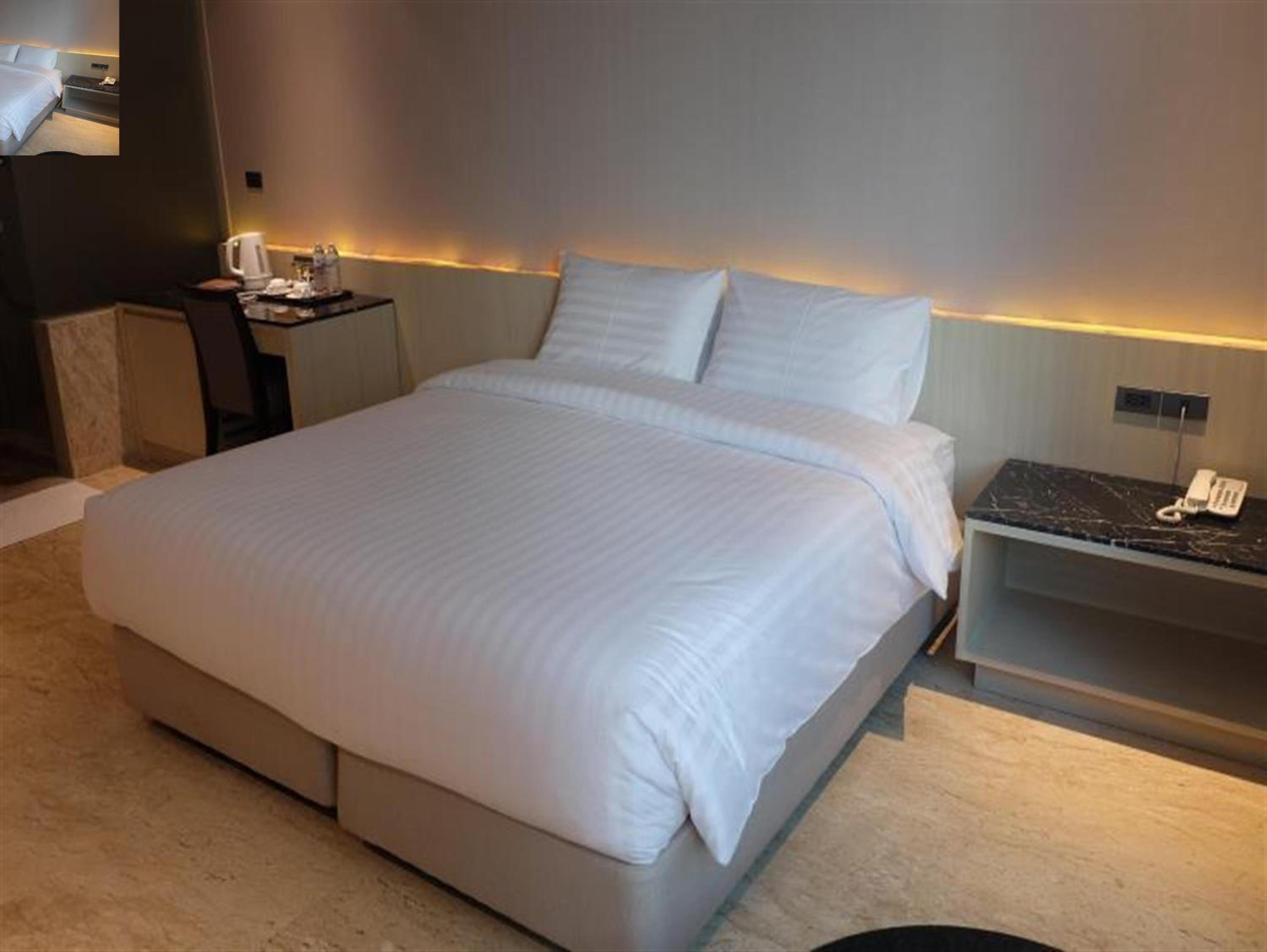 Superior King Room - Non-Smoking photo 3