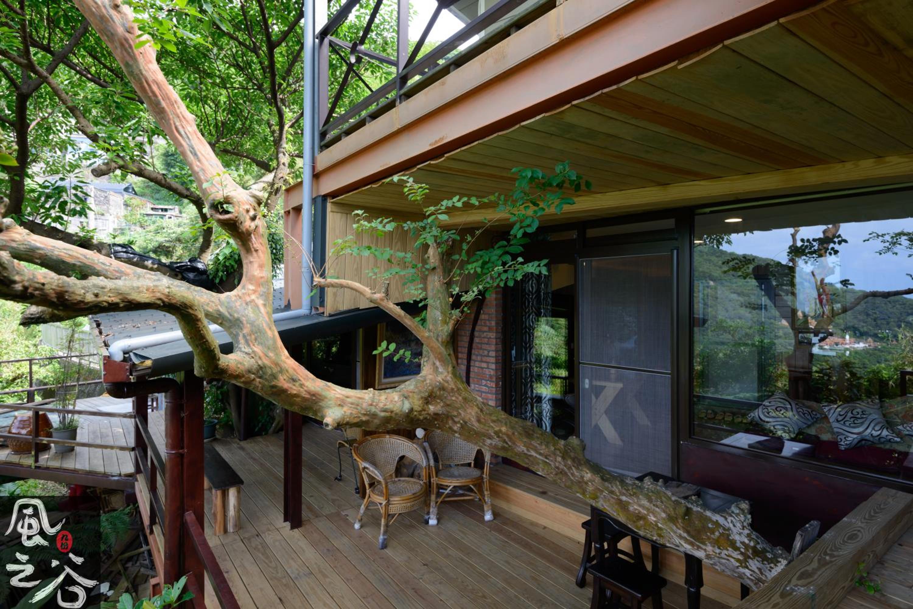 Deluxe Quadruple Room with Balcony photo 3