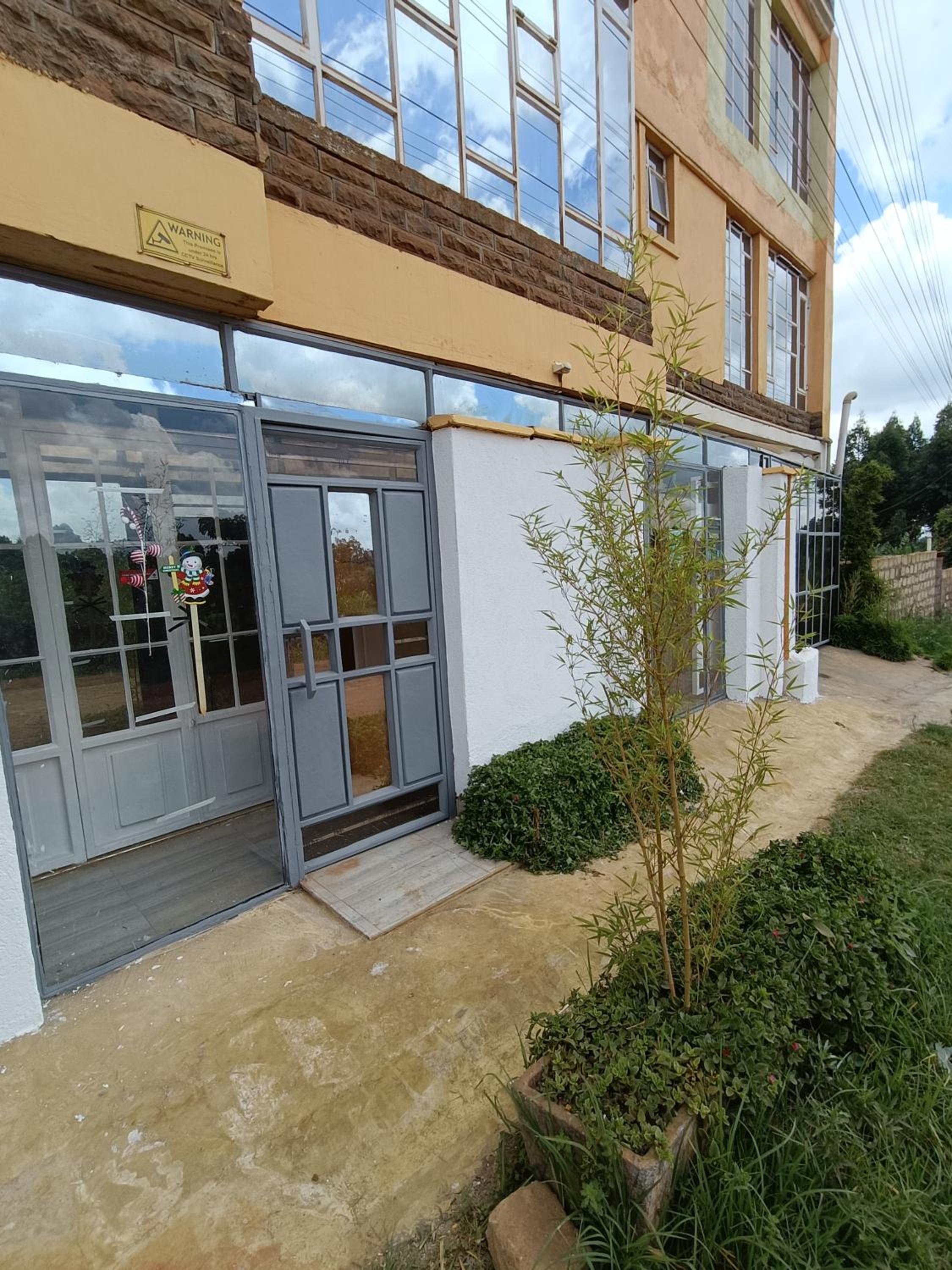 Two-Bedroom Apartment with Garden View - Photo 3
