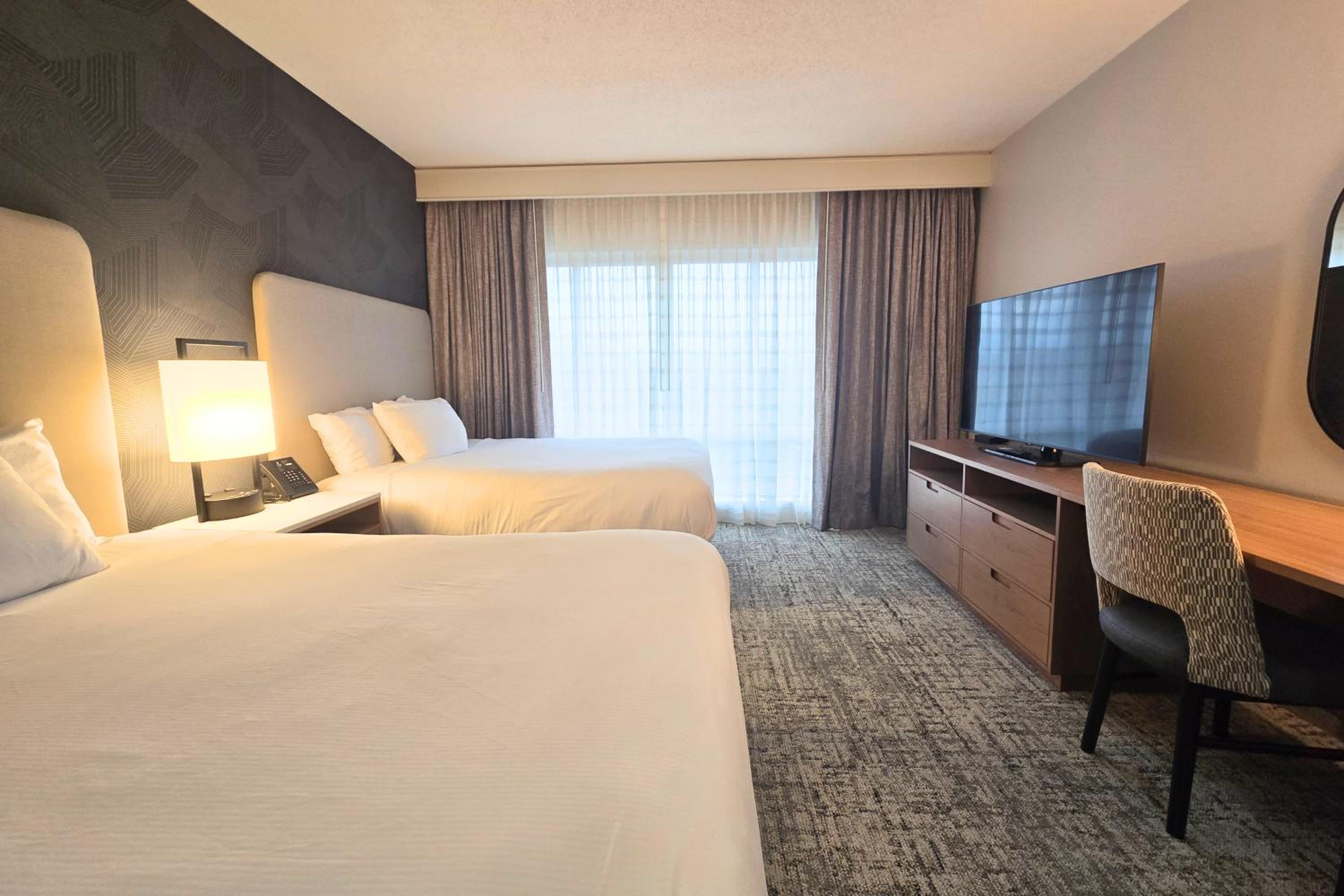 Premium Suite with Two Queen Beds - Photo 4