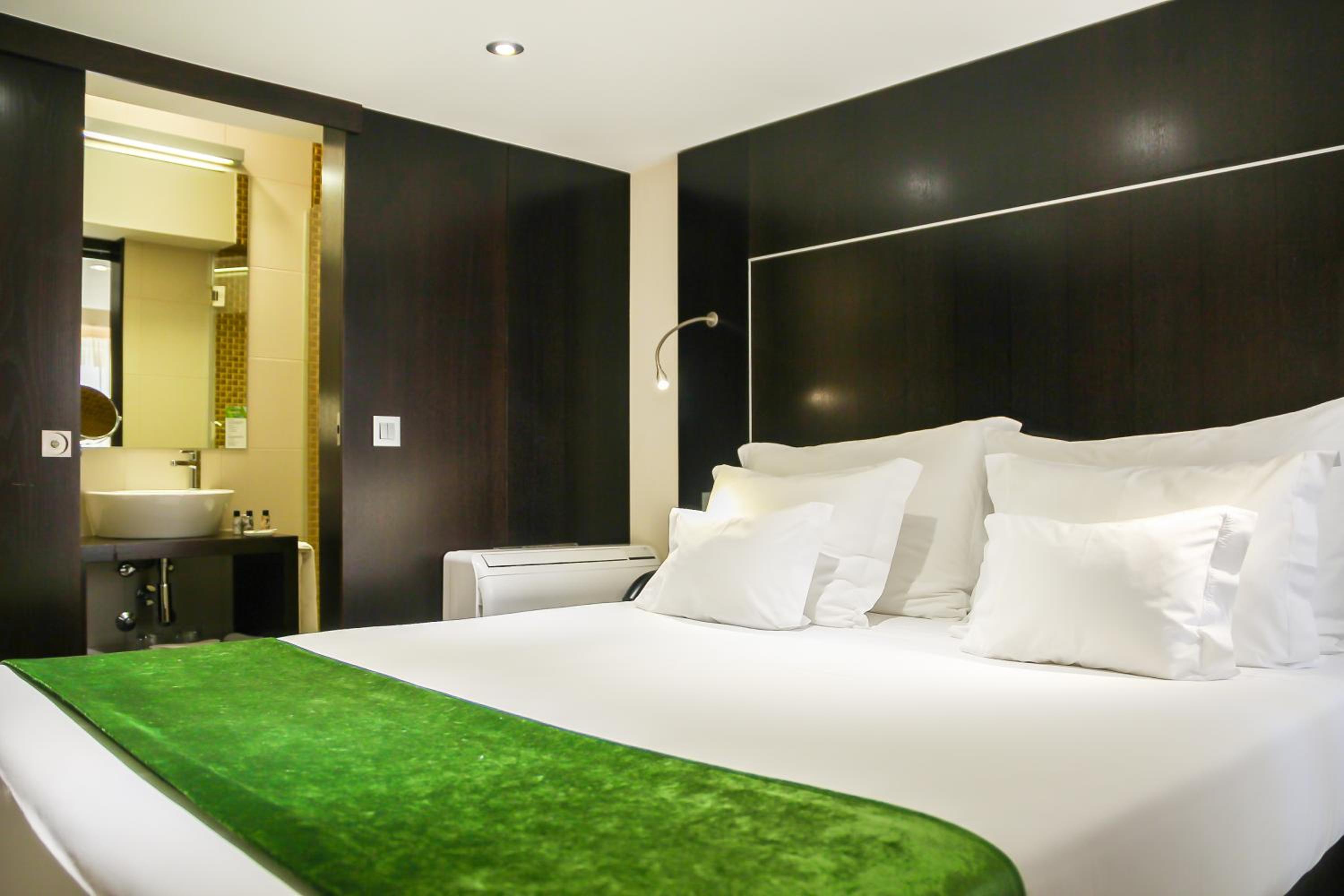 Mini Double Room with Interior View