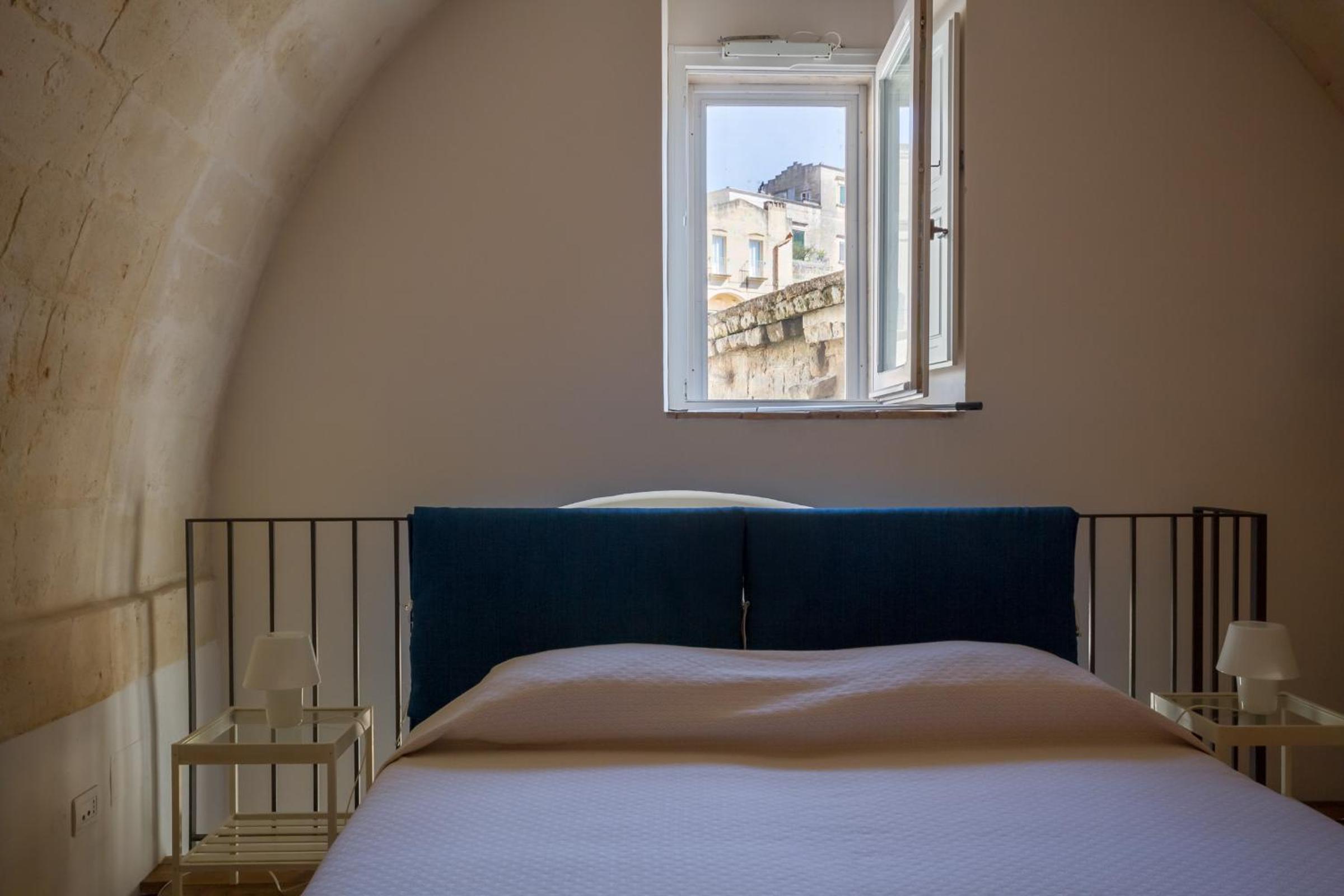 Studio ( 4 Adults) - Split Level