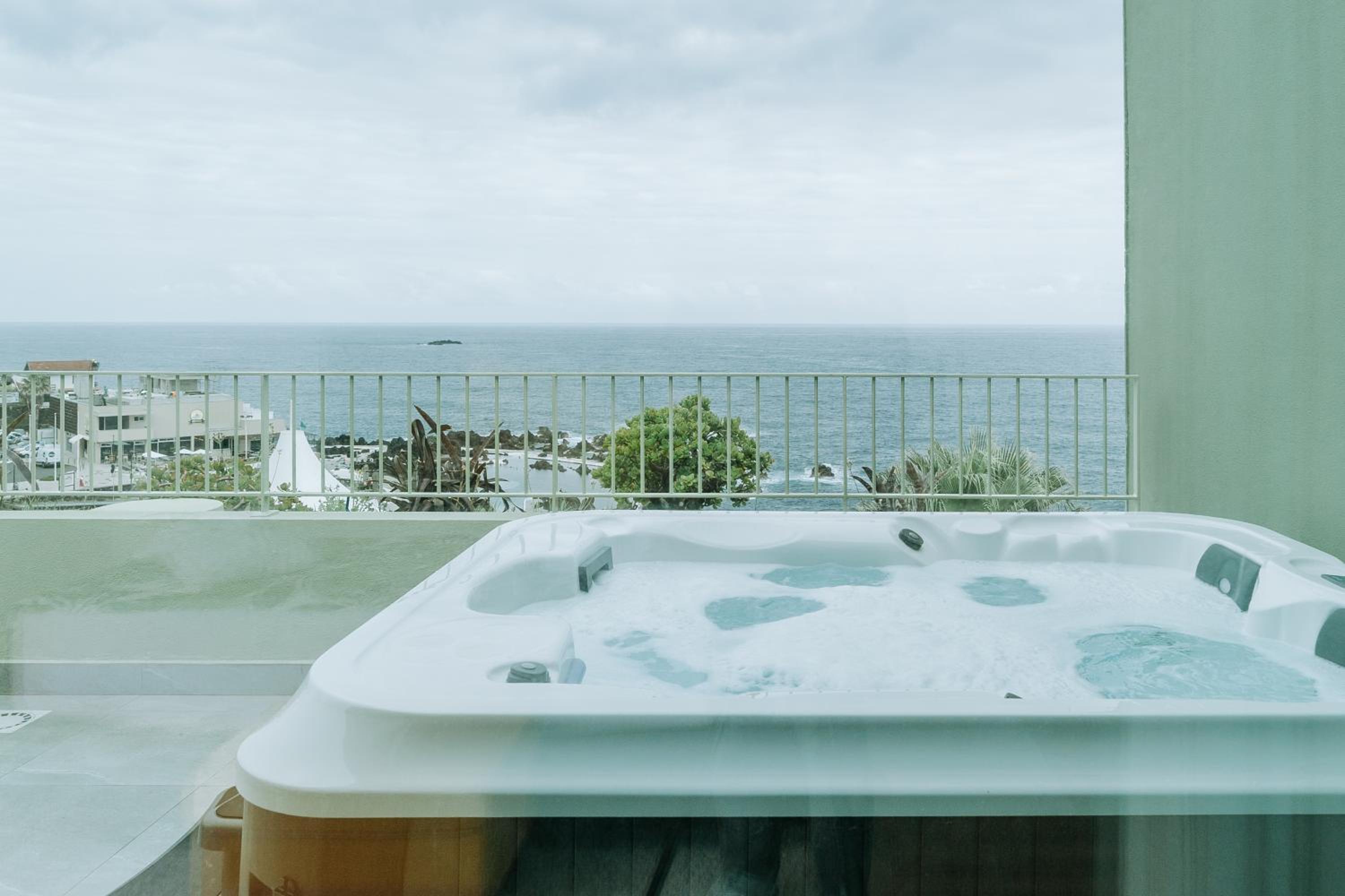 Deluxe Double Room with Balcony and Sea View - Photo 1