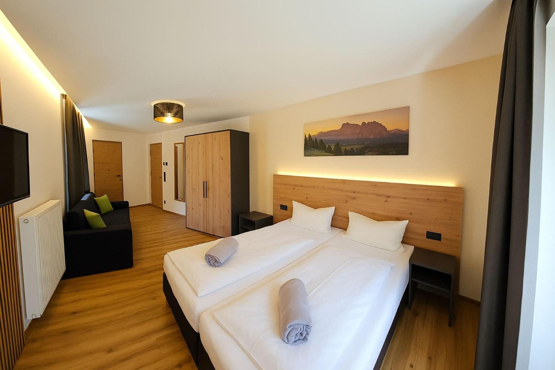 Deluxe Room - Photo 8