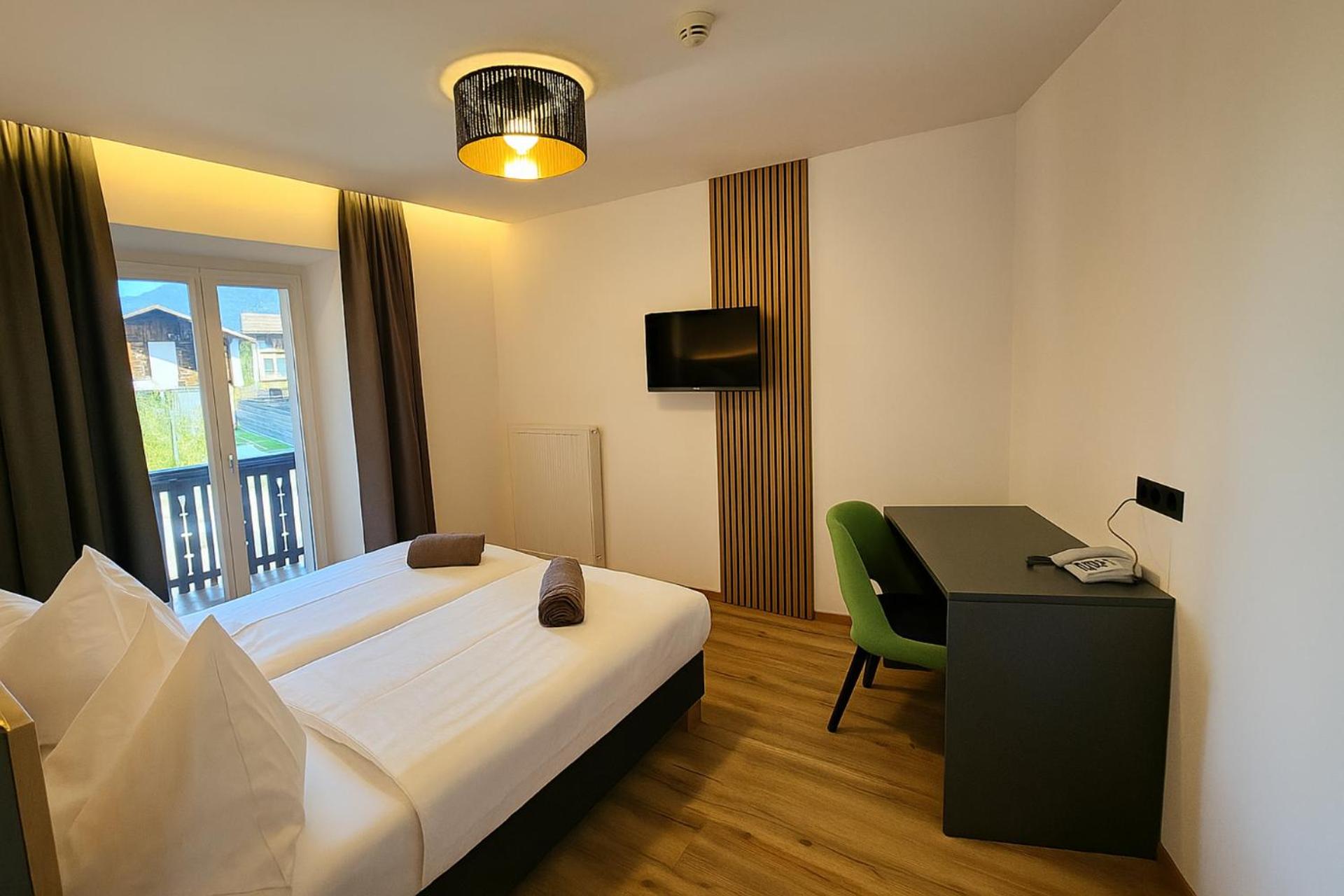 Deluxe Room - Photo 6