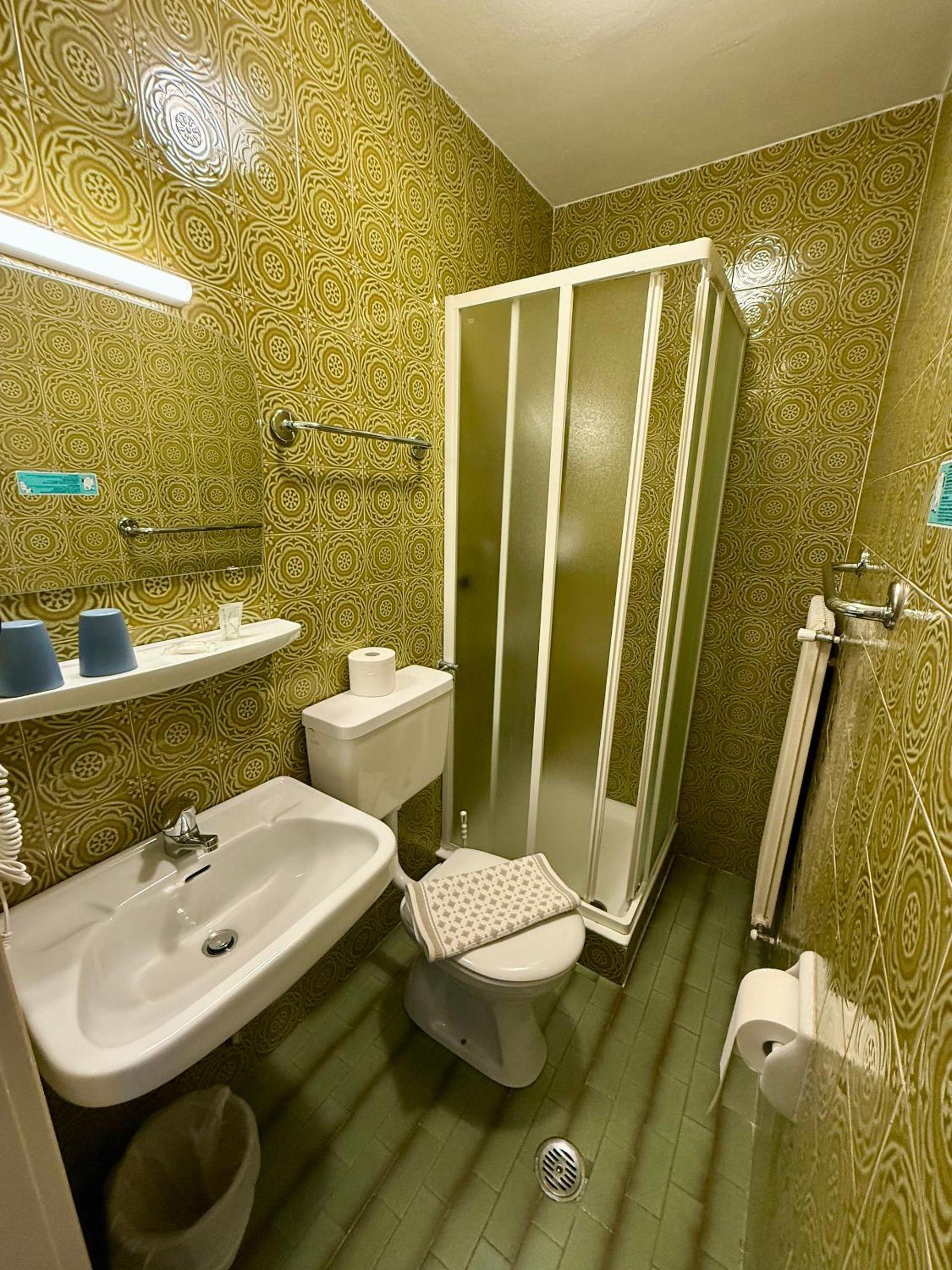 Twin Room - Photo 5