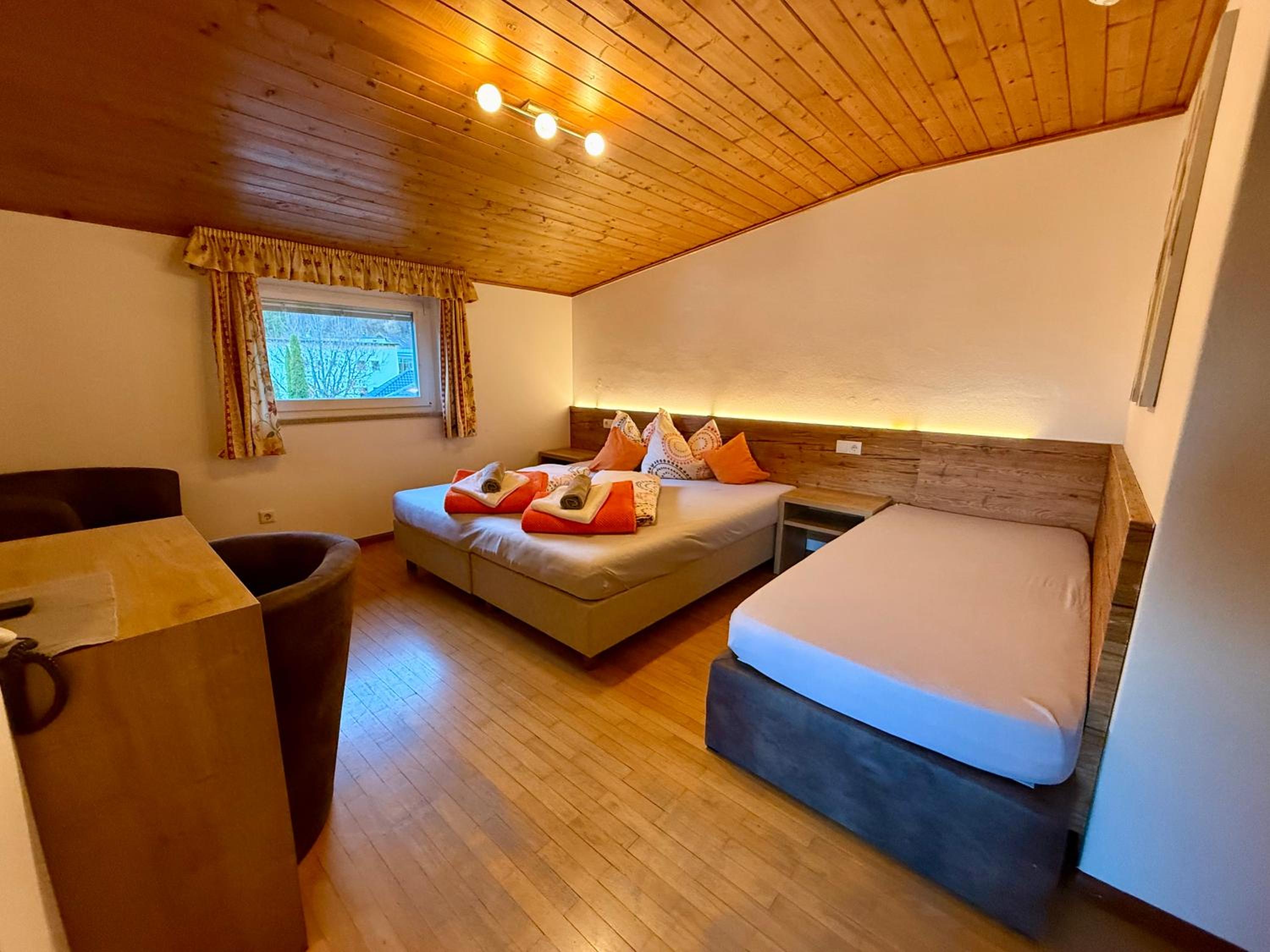 Twin Room - Photo 4