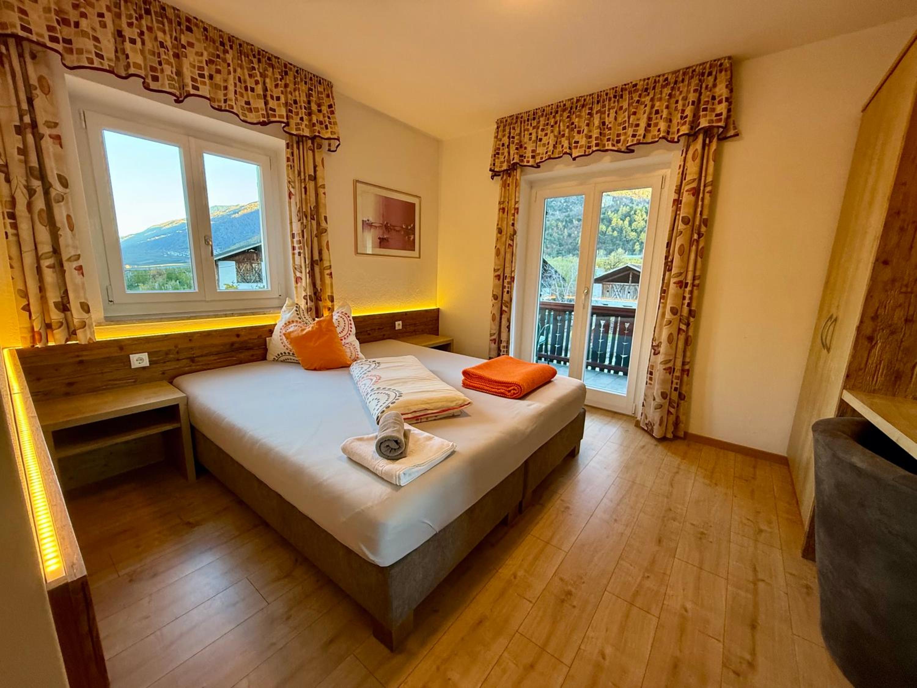 Twin Room - Photo 2
