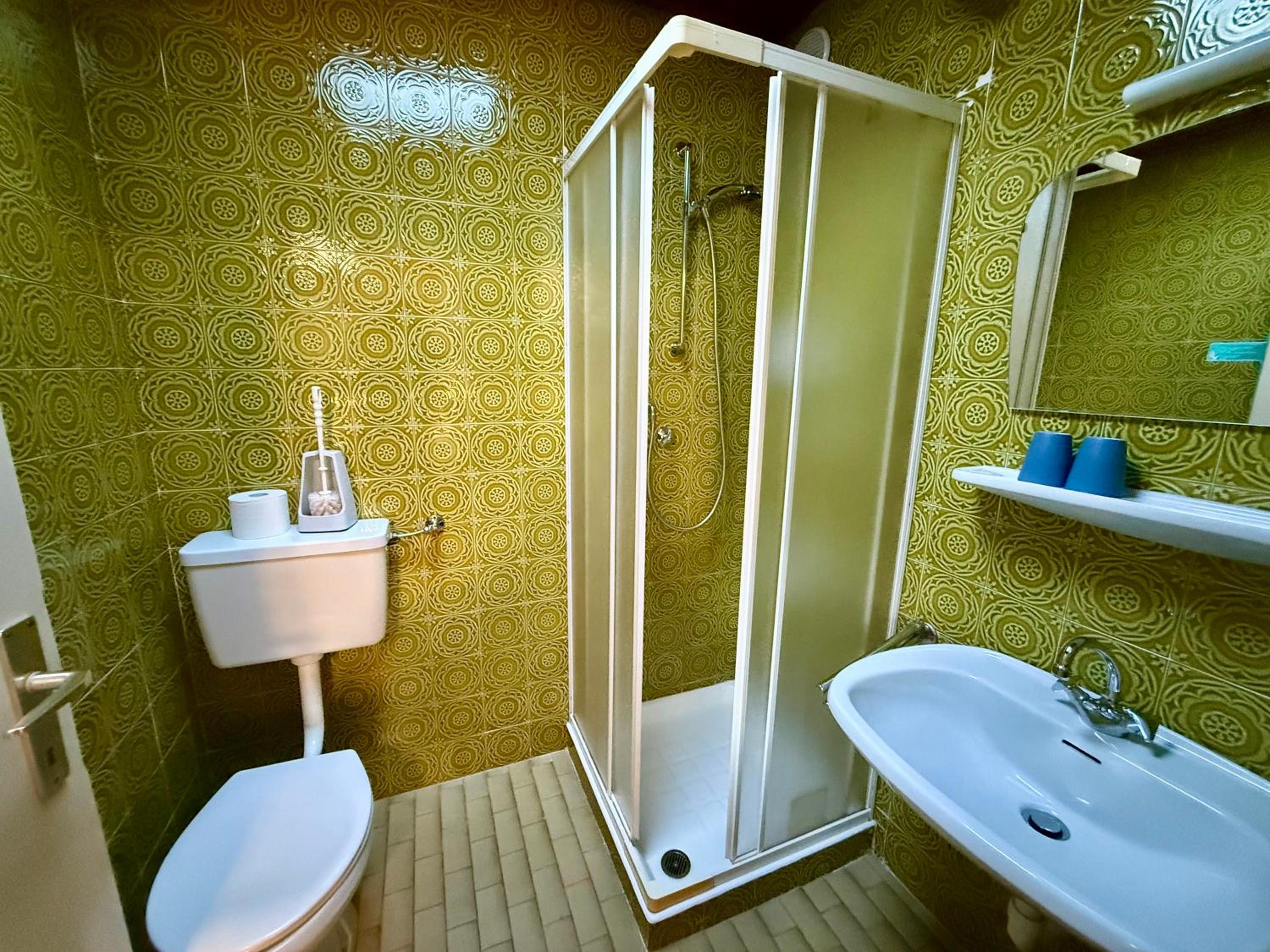 Twin Room - Photo 6