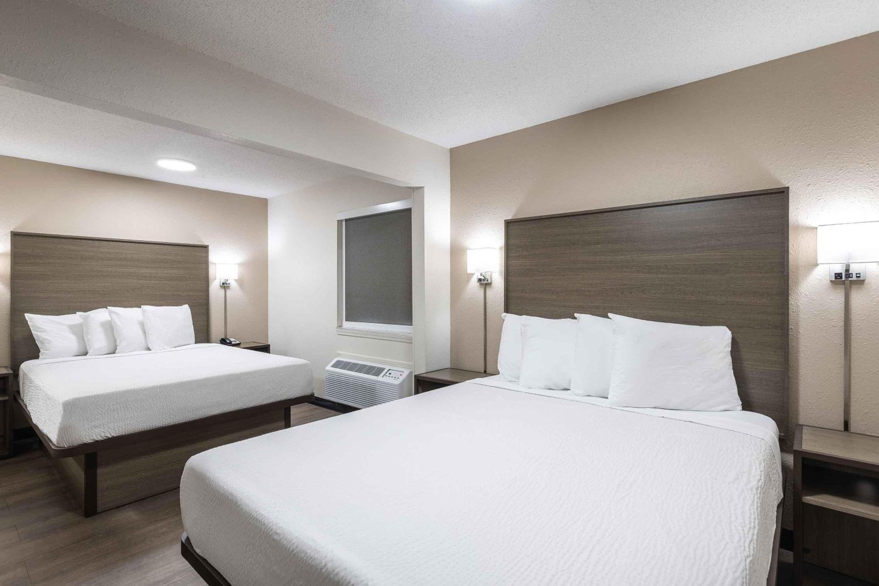 Studio with 2 Queen Beds - Non-Smoking - Photo 3