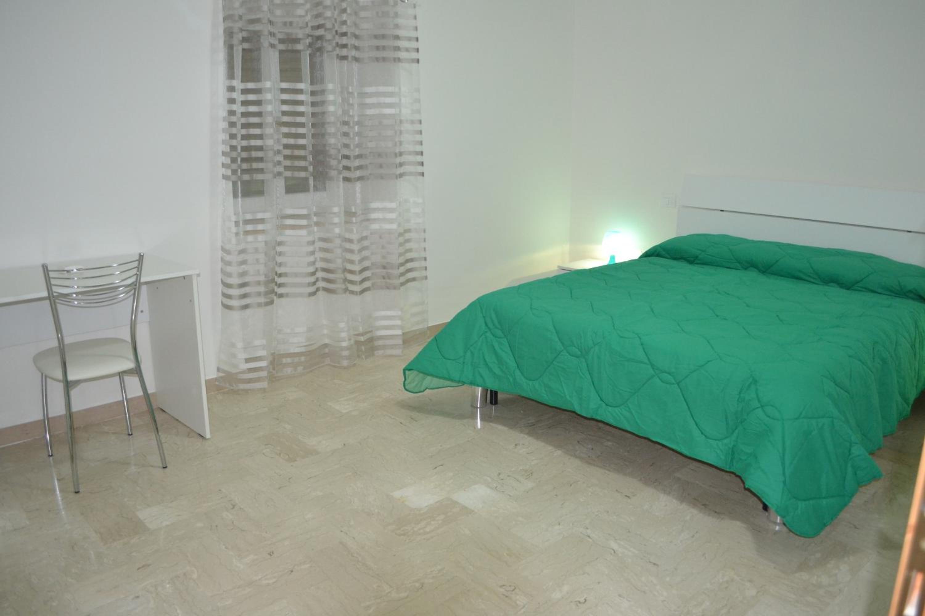 Standard Double Room - Photo 3