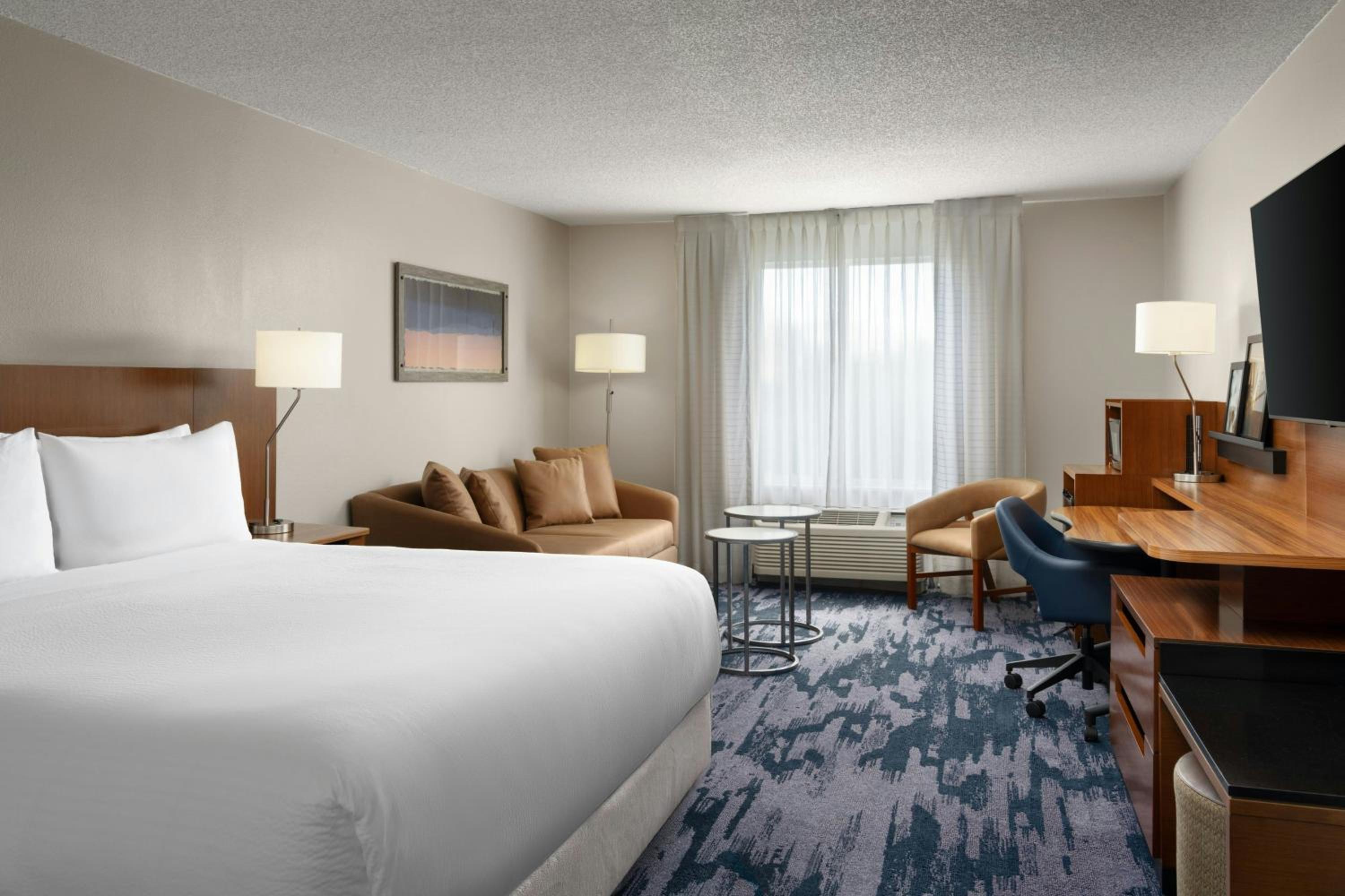 King Room with Bathtub and Sofa Bed - Mobility Access/Hearing Accessible