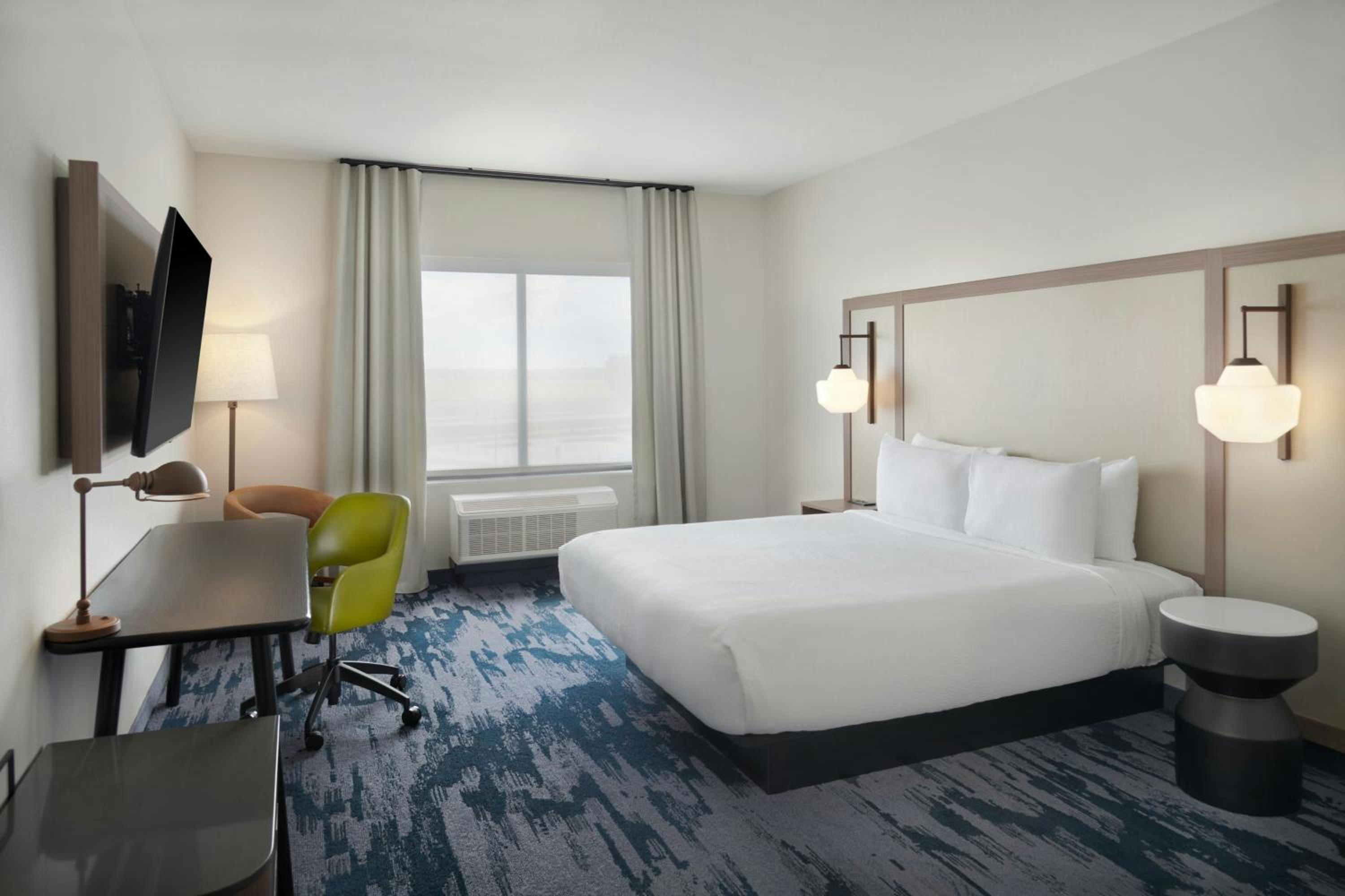 King Room with Roll-in Shower - Mobility and Hearing Accessible