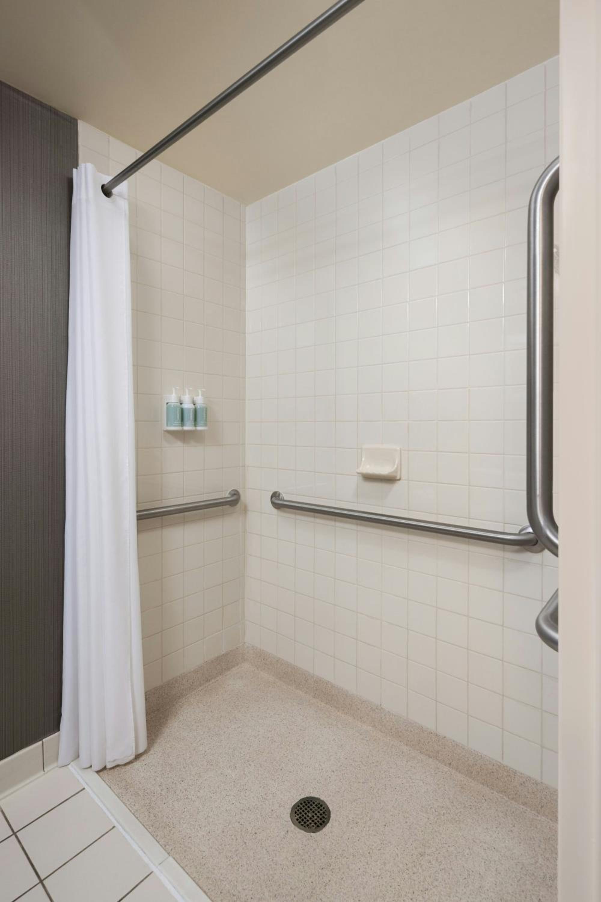Queen Room with Two Queen Beds - Hearing Accessible - Photo 10