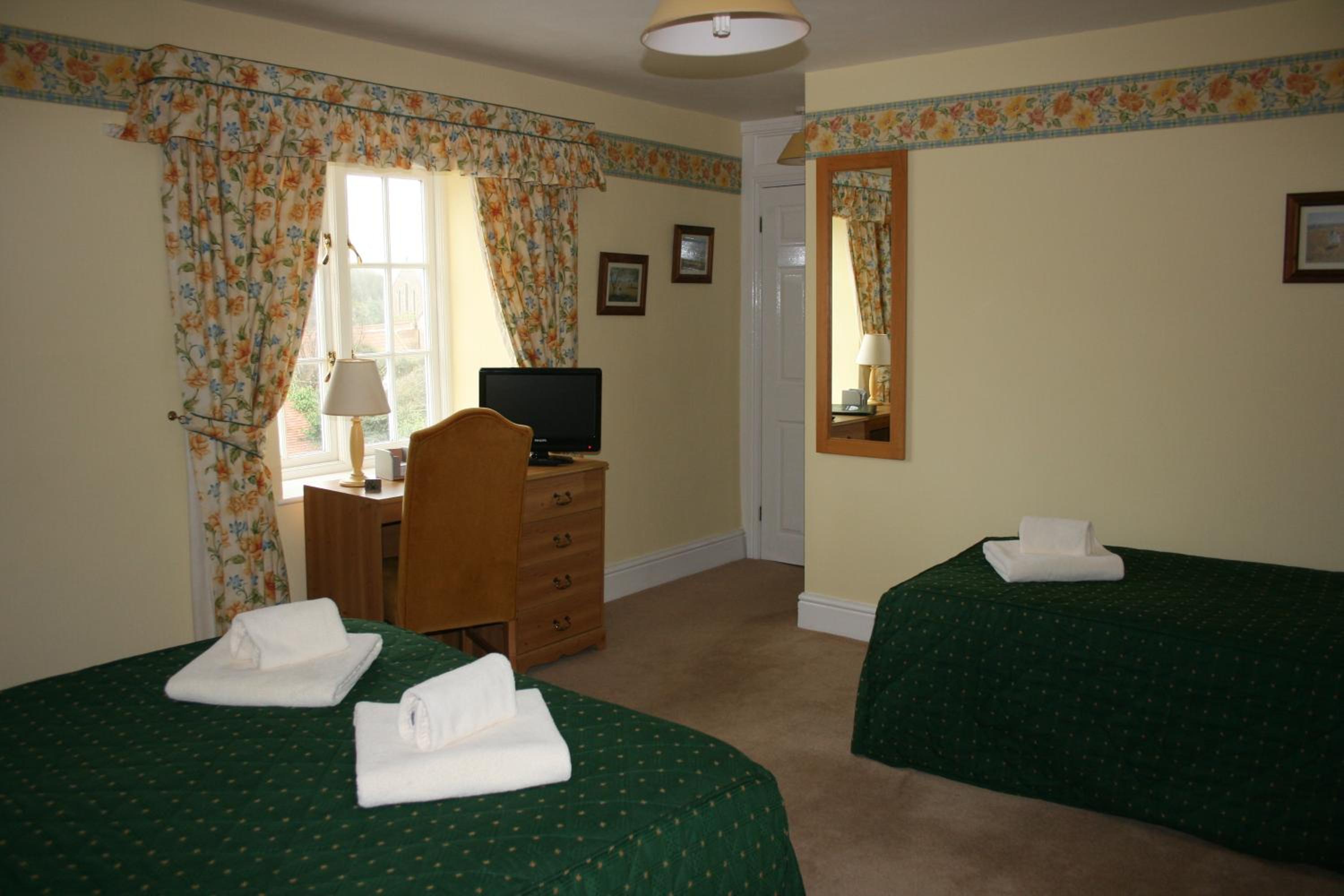 Family Room (2 Adults + 1 Child)