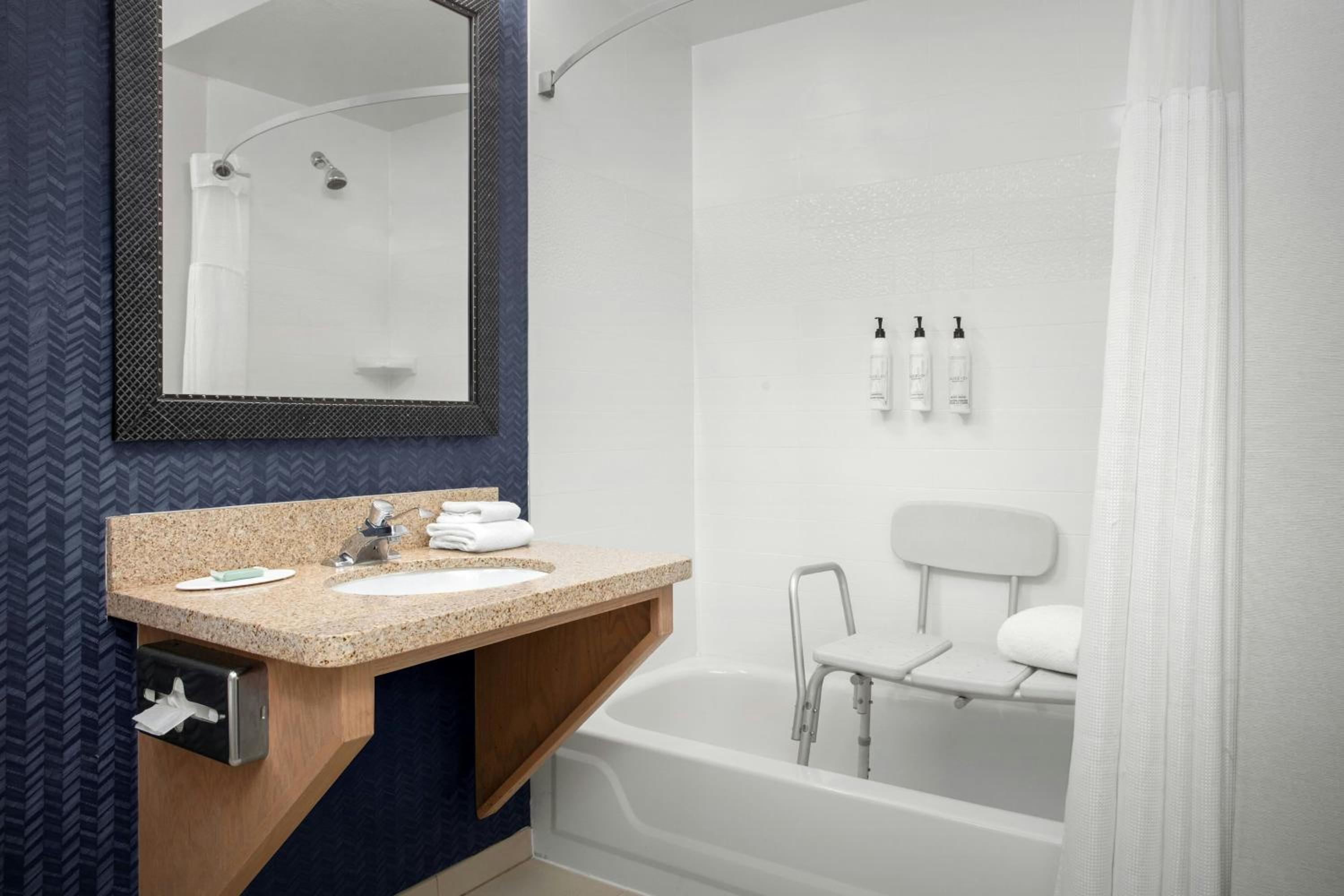 Queen Room with Two Queen Beds - Hearing Accessible - Photo 4