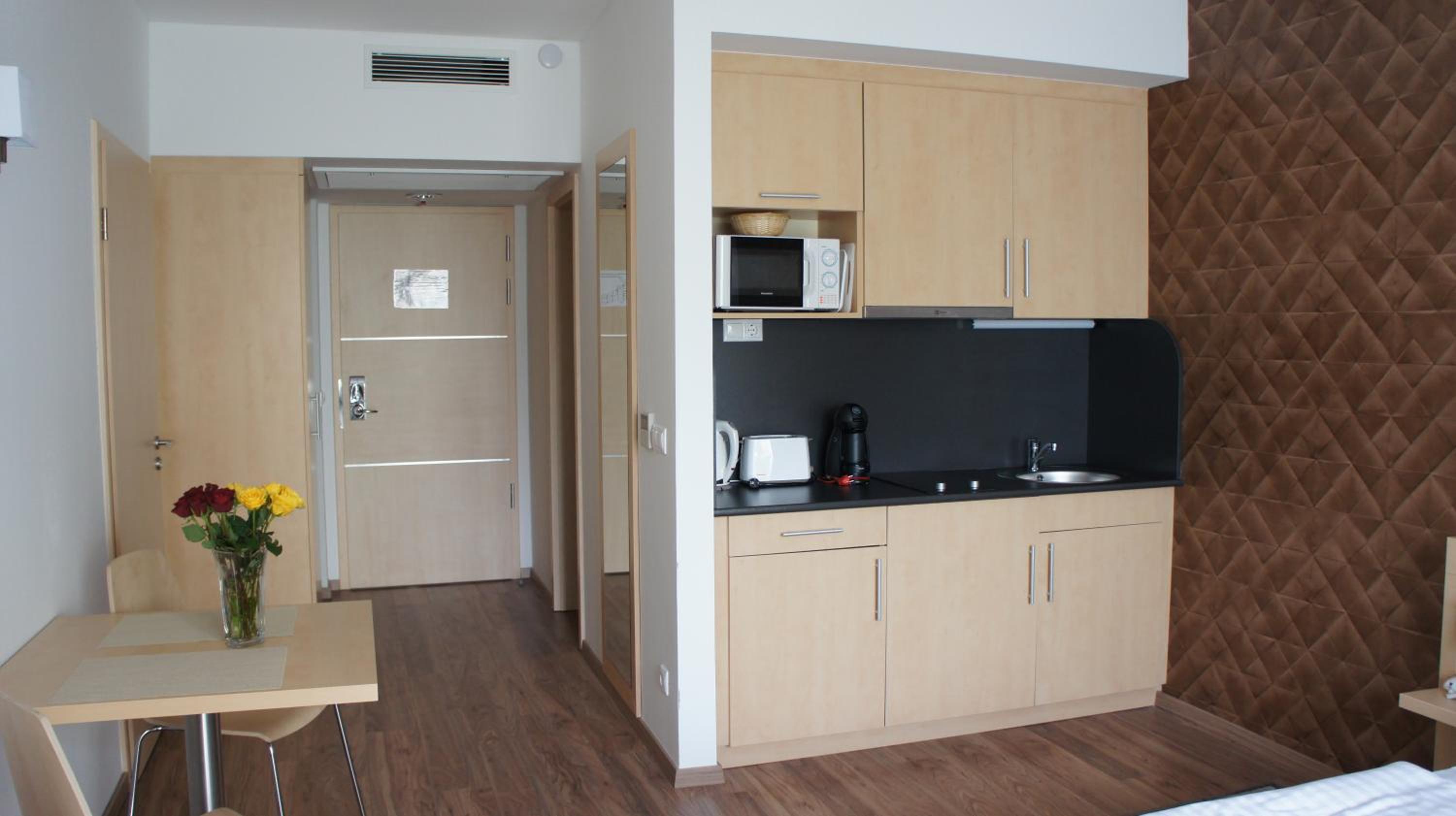 Studio with Balcony (2 Adults) photo 3