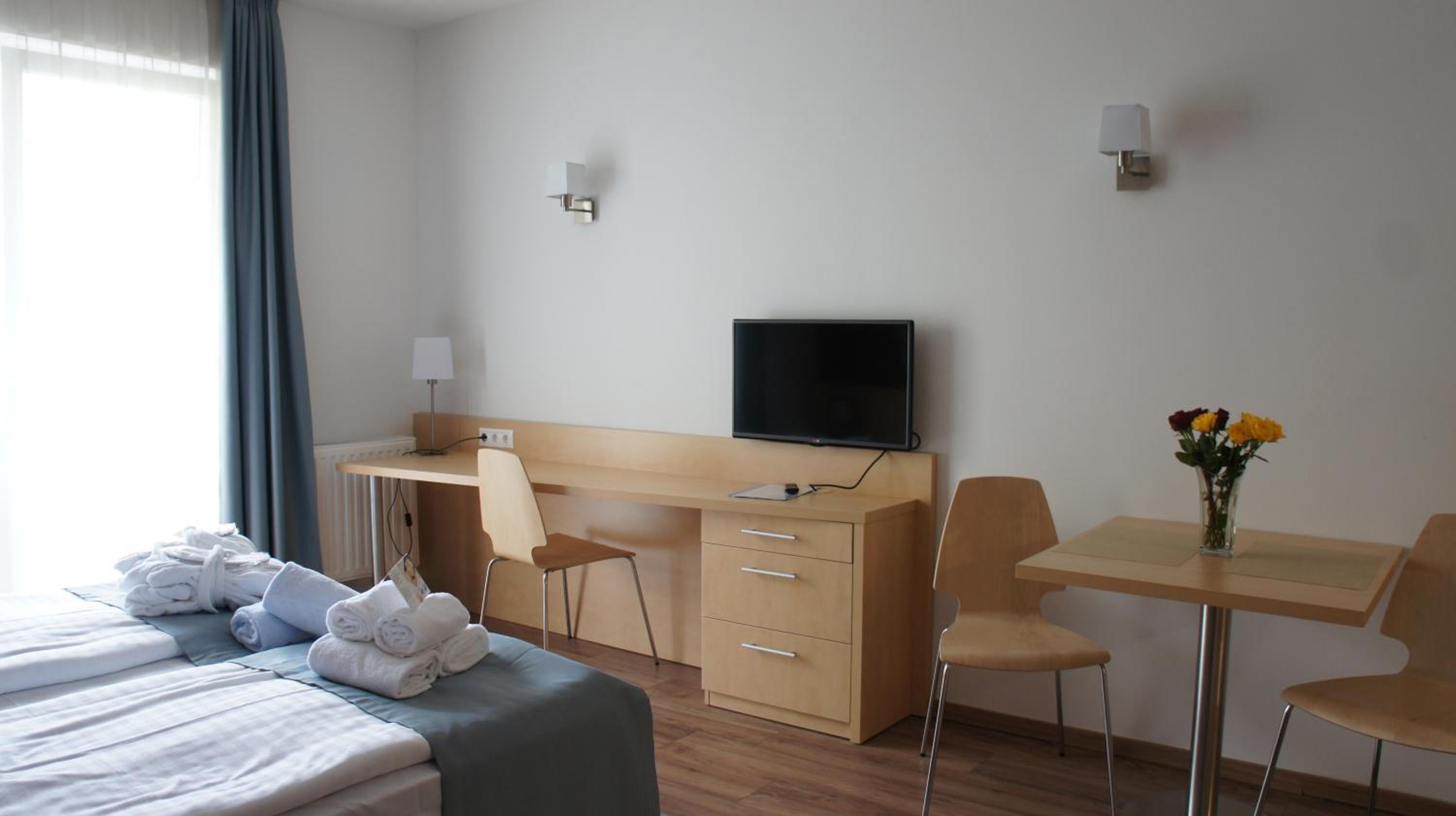 Studio with Balcony (2 Adults) photo 1