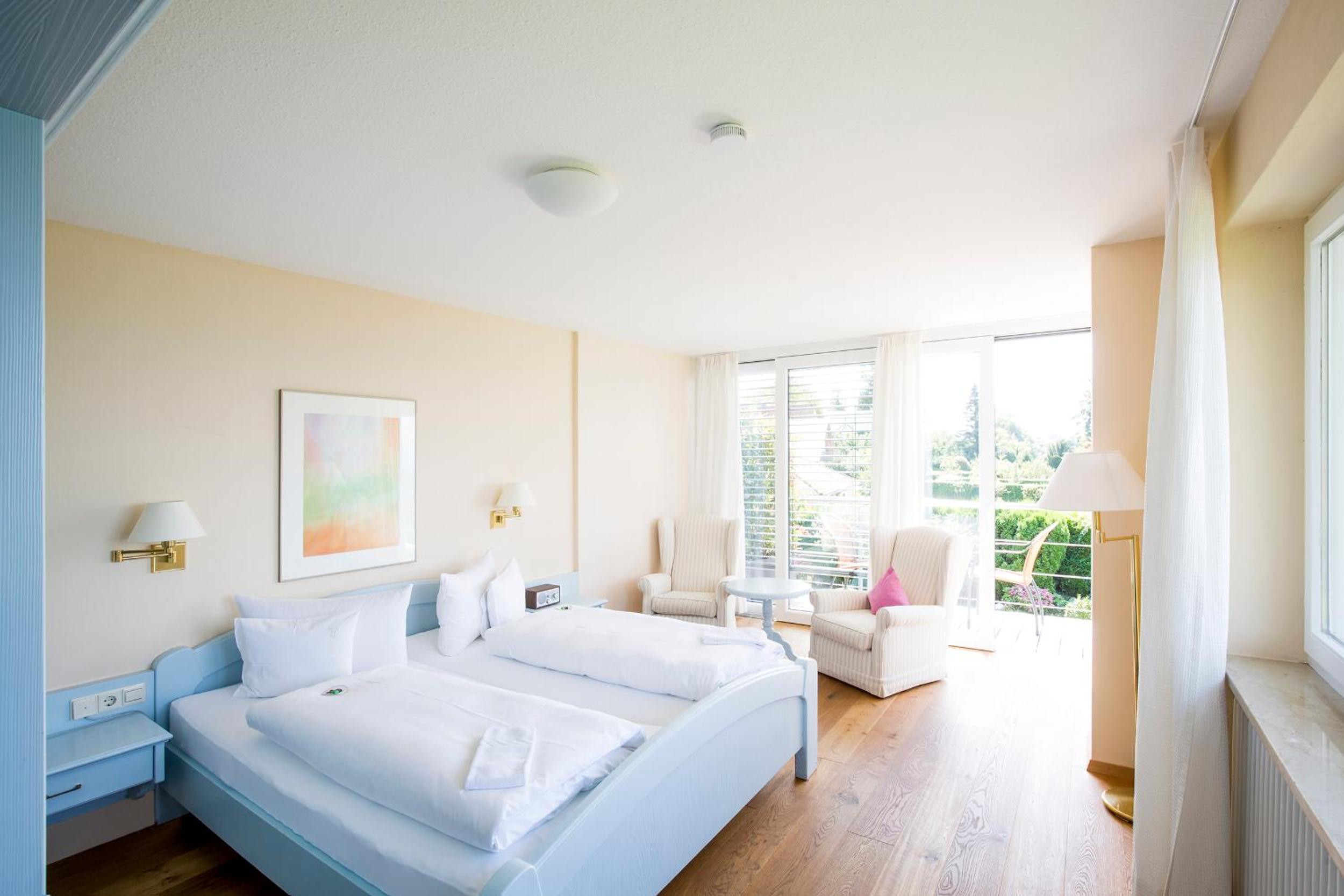 Junior Suite with Balcony and Lake View photo 1