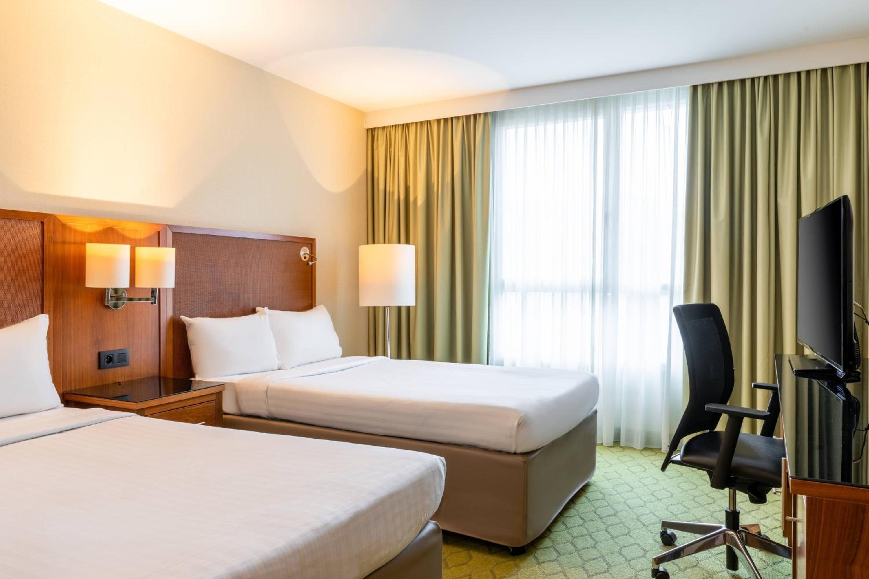 Superior Twin Room with Breakfast & WiFi - Photo 6