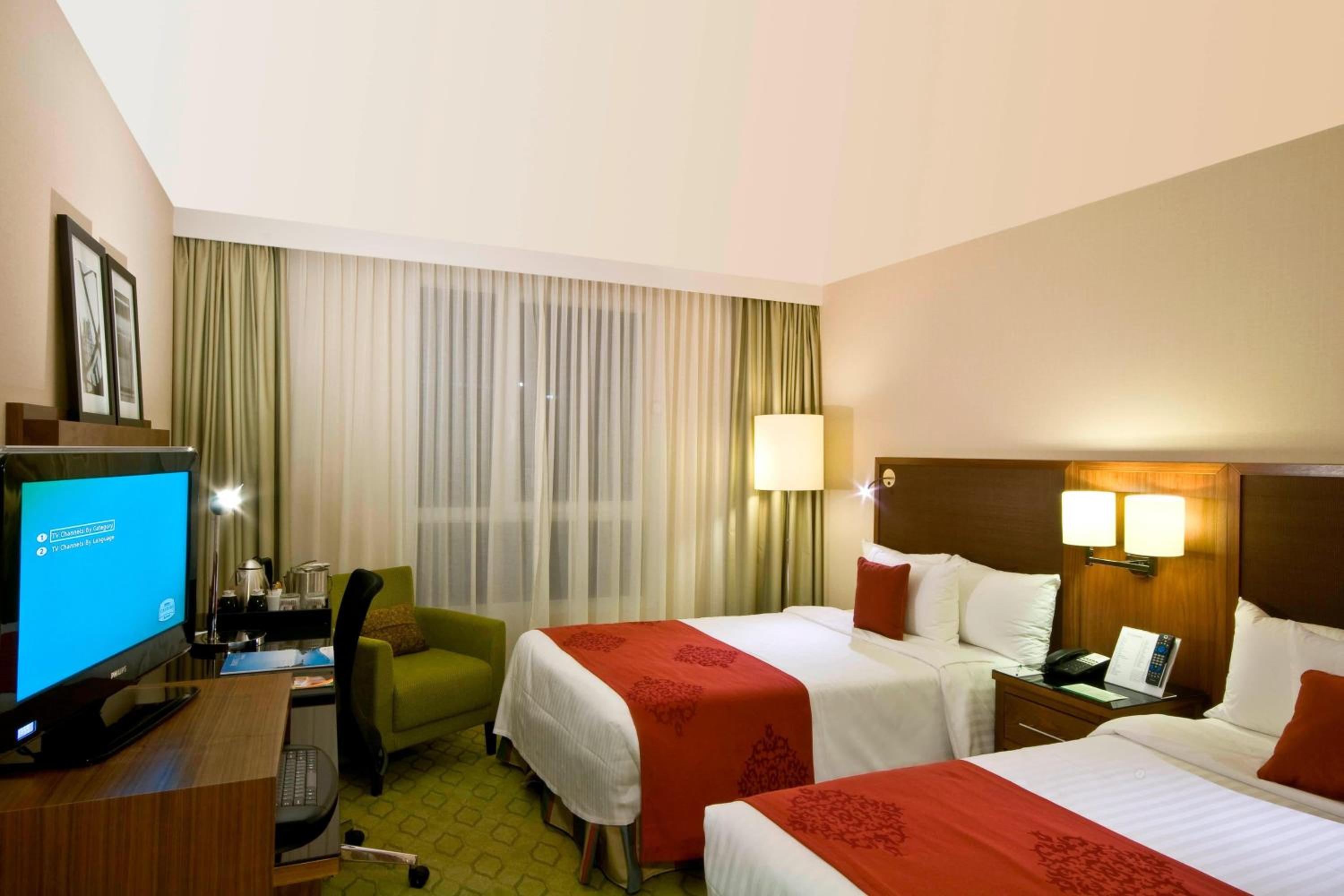 Superior Twin Room with Breakfast & WiFi - Photo 8