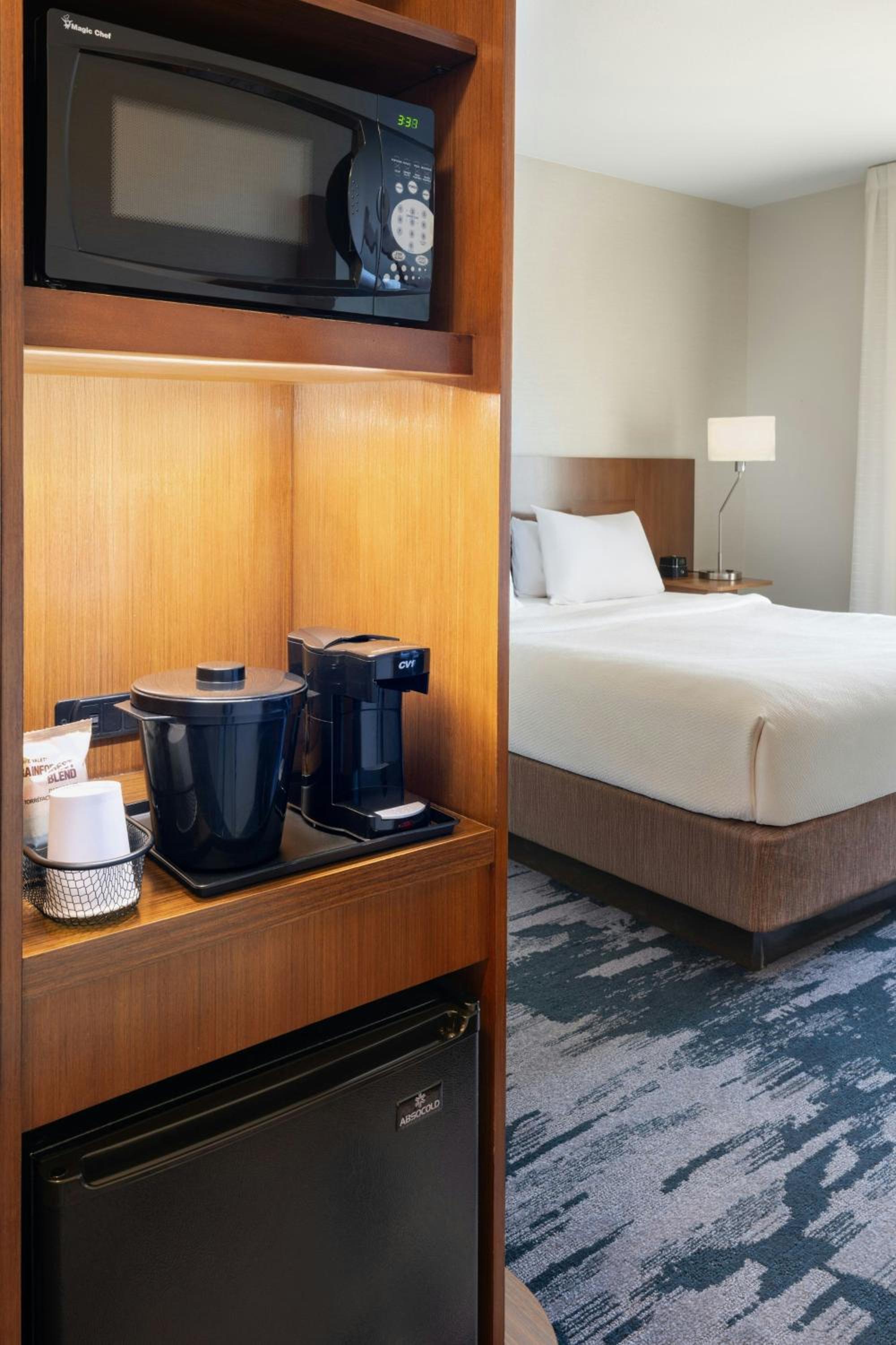 King Room - Hearing Accessible photo 3
