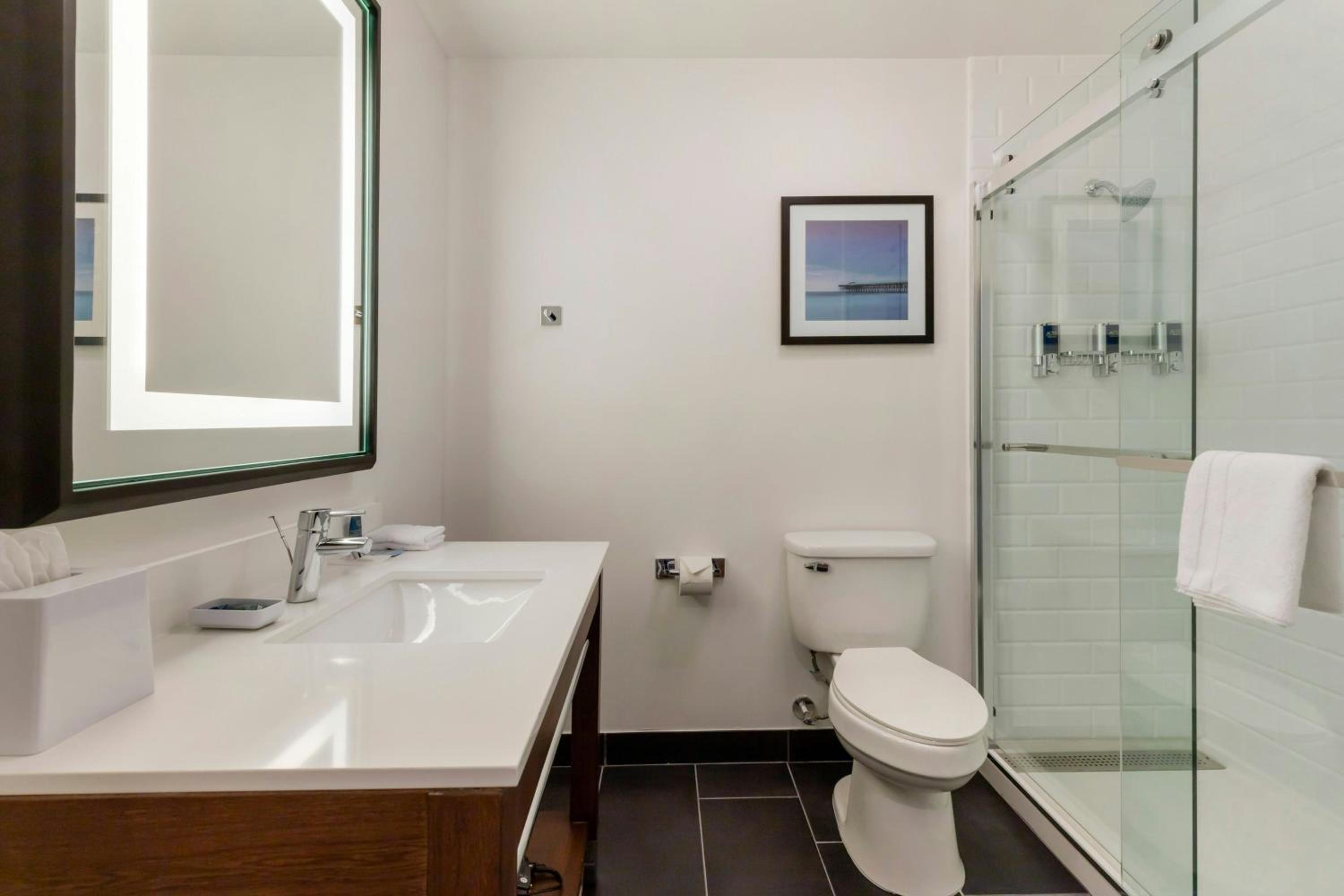 Deluxe Guest room with 2 Queen Bed, River view, Balcony - Photo 7