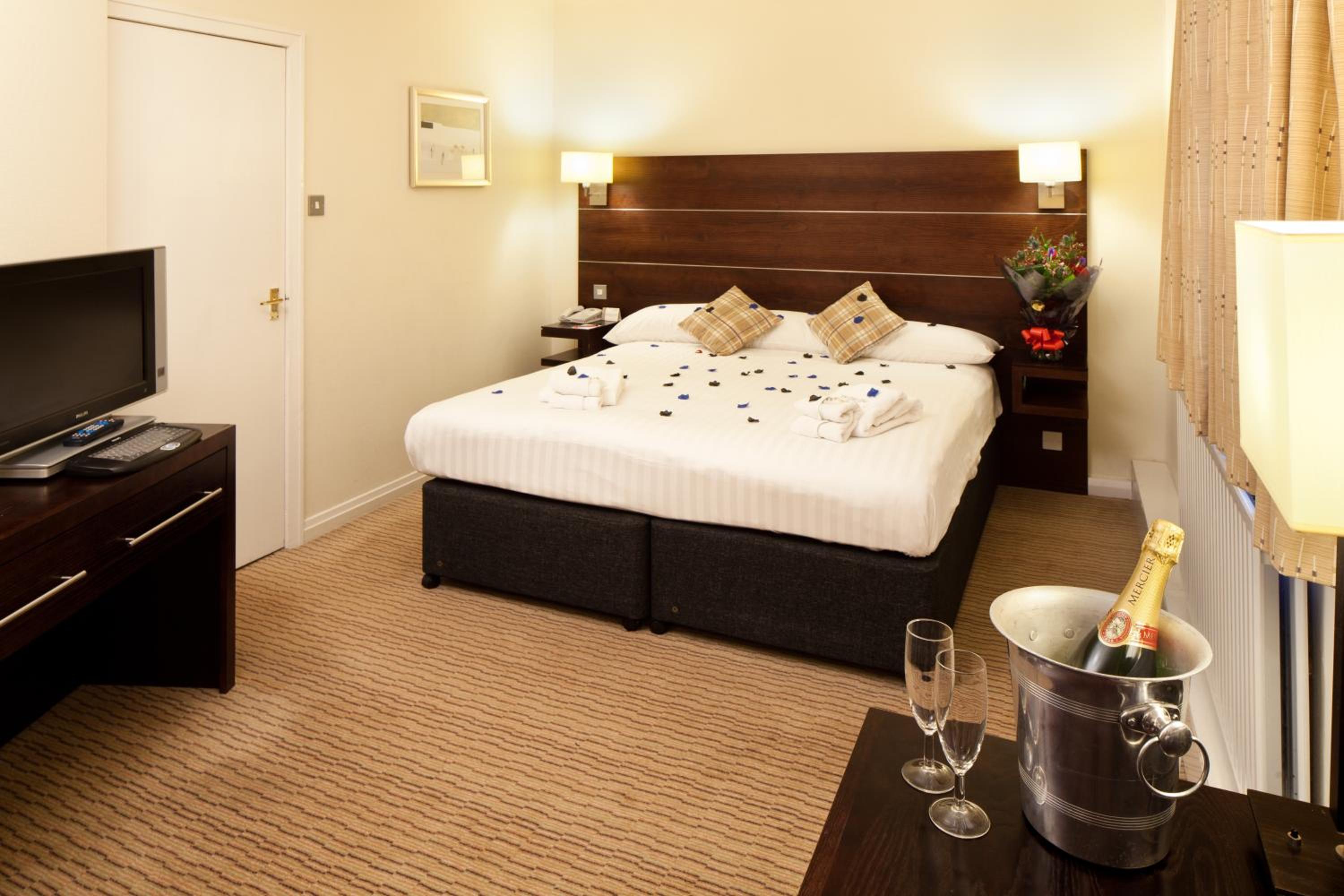 Standard King Room - Photo 3
