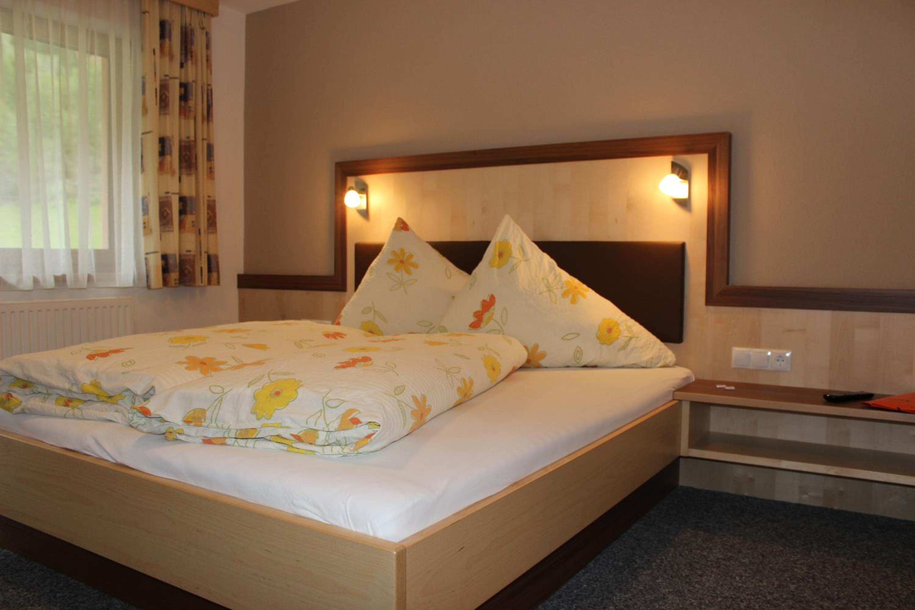 Double Room with Balcony - Photo 2