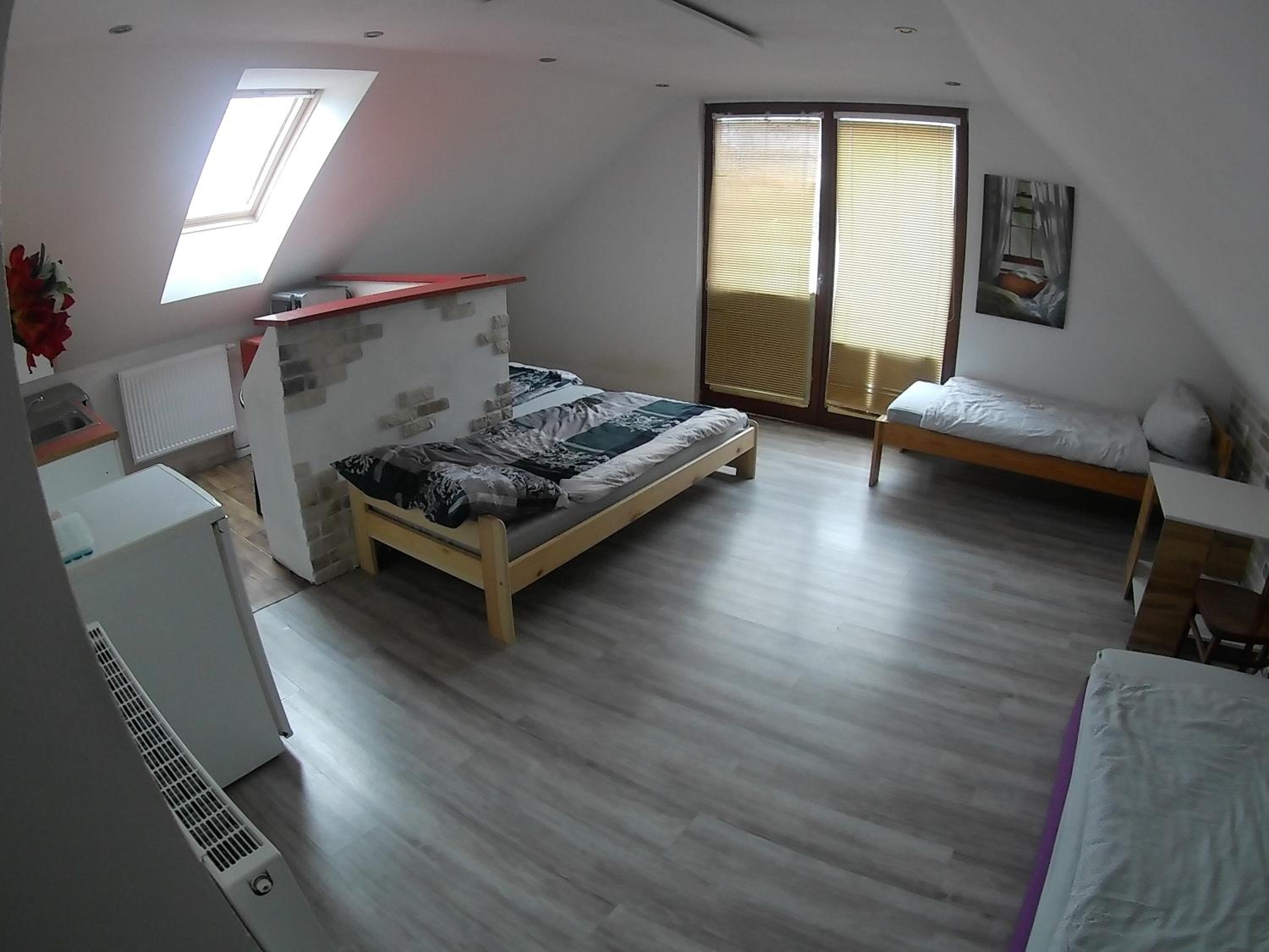 Basic Triple Room with Shared Bathroom photo 1