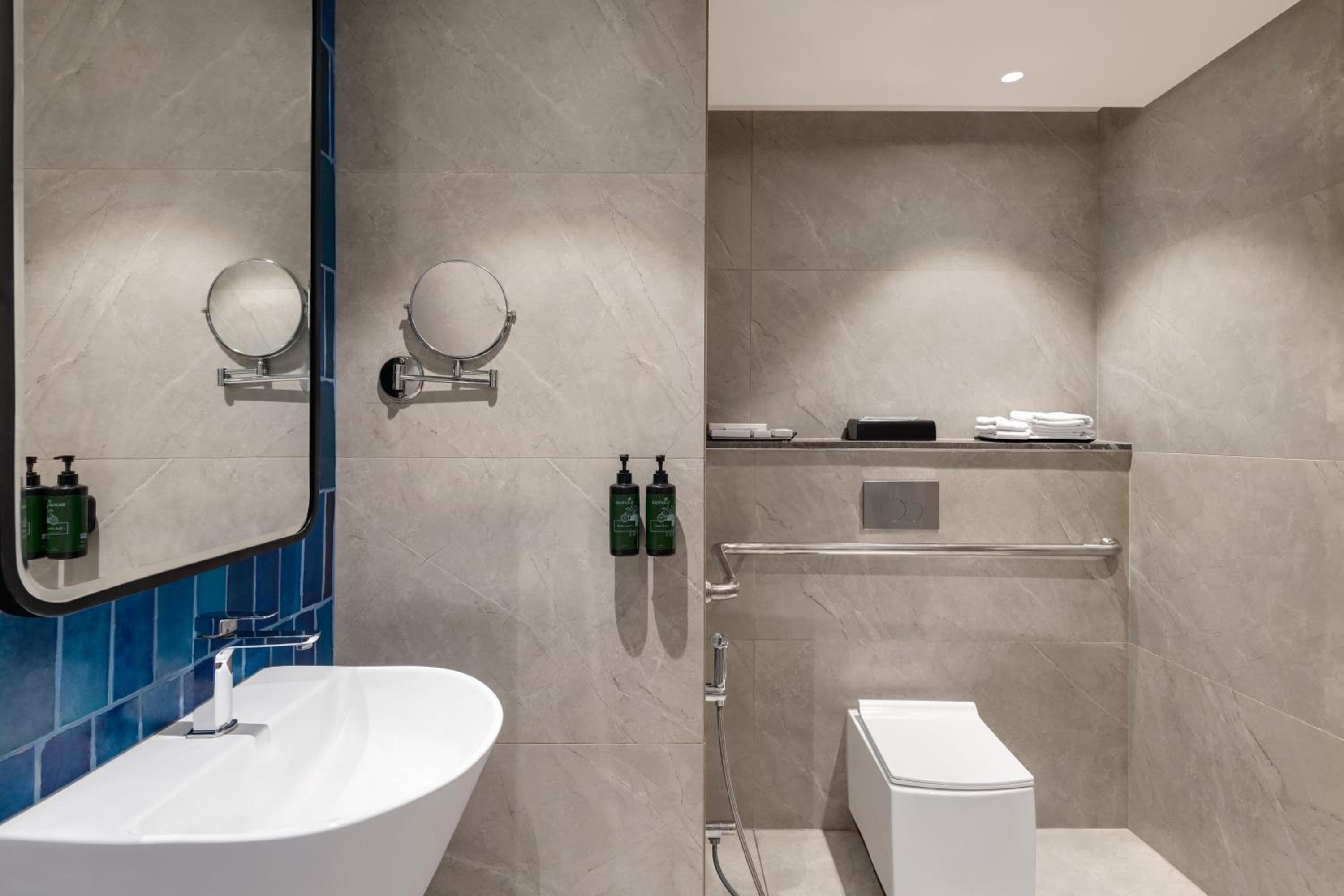 King Room with River View - Hearing Accessible