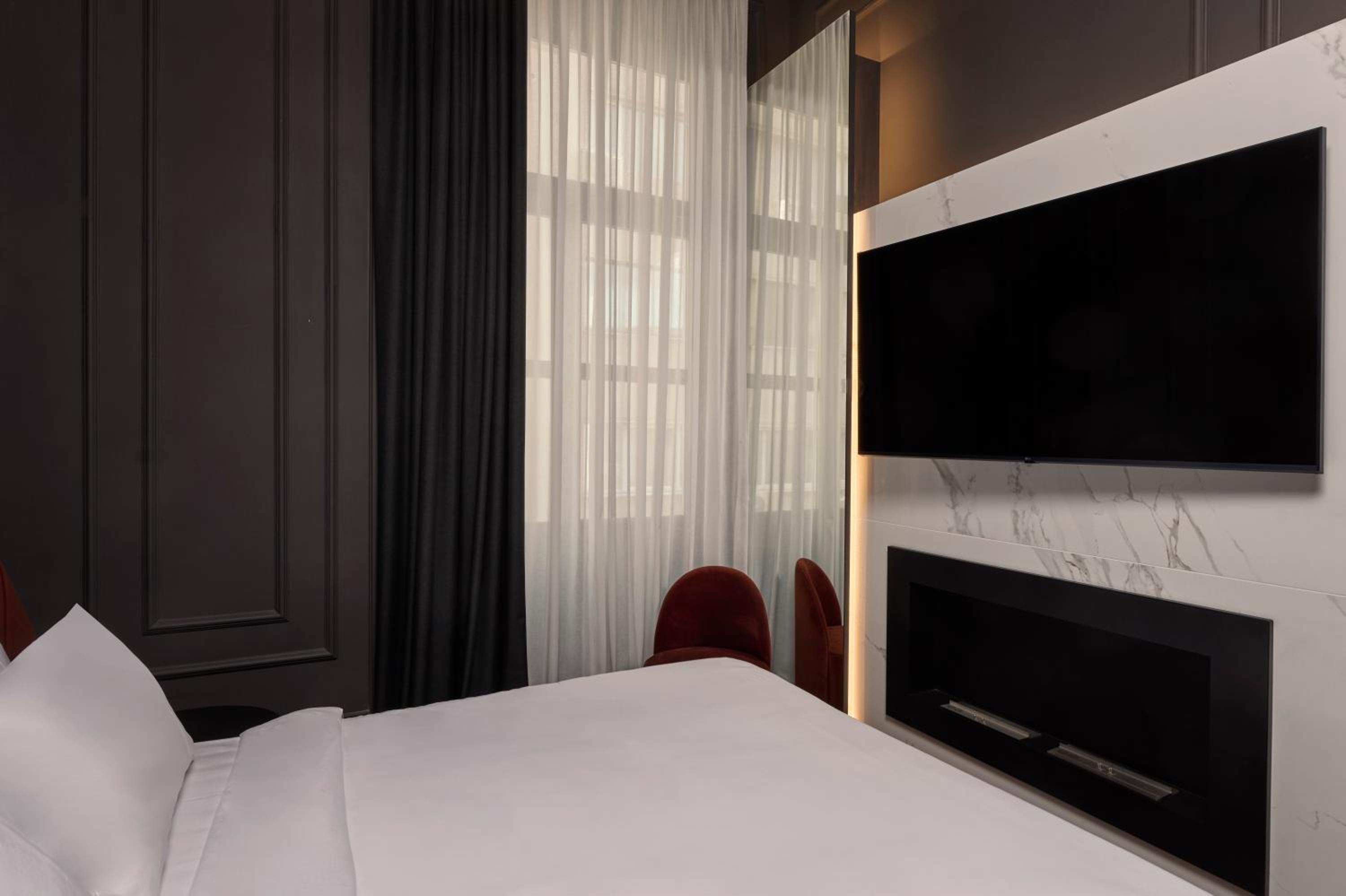 Icon Superior Suite with Balcony    photo 1