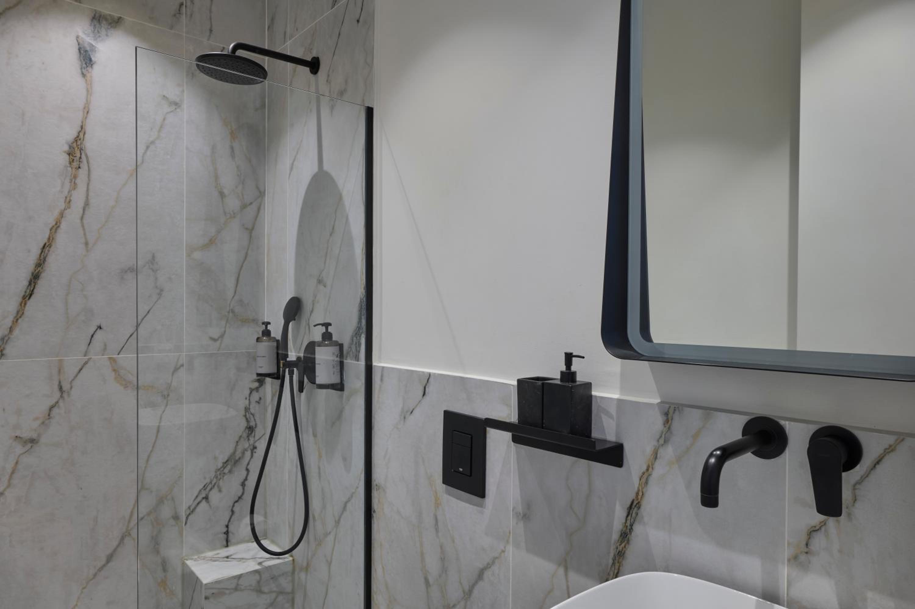 Icon Superior Suite with Balcony    photo 3