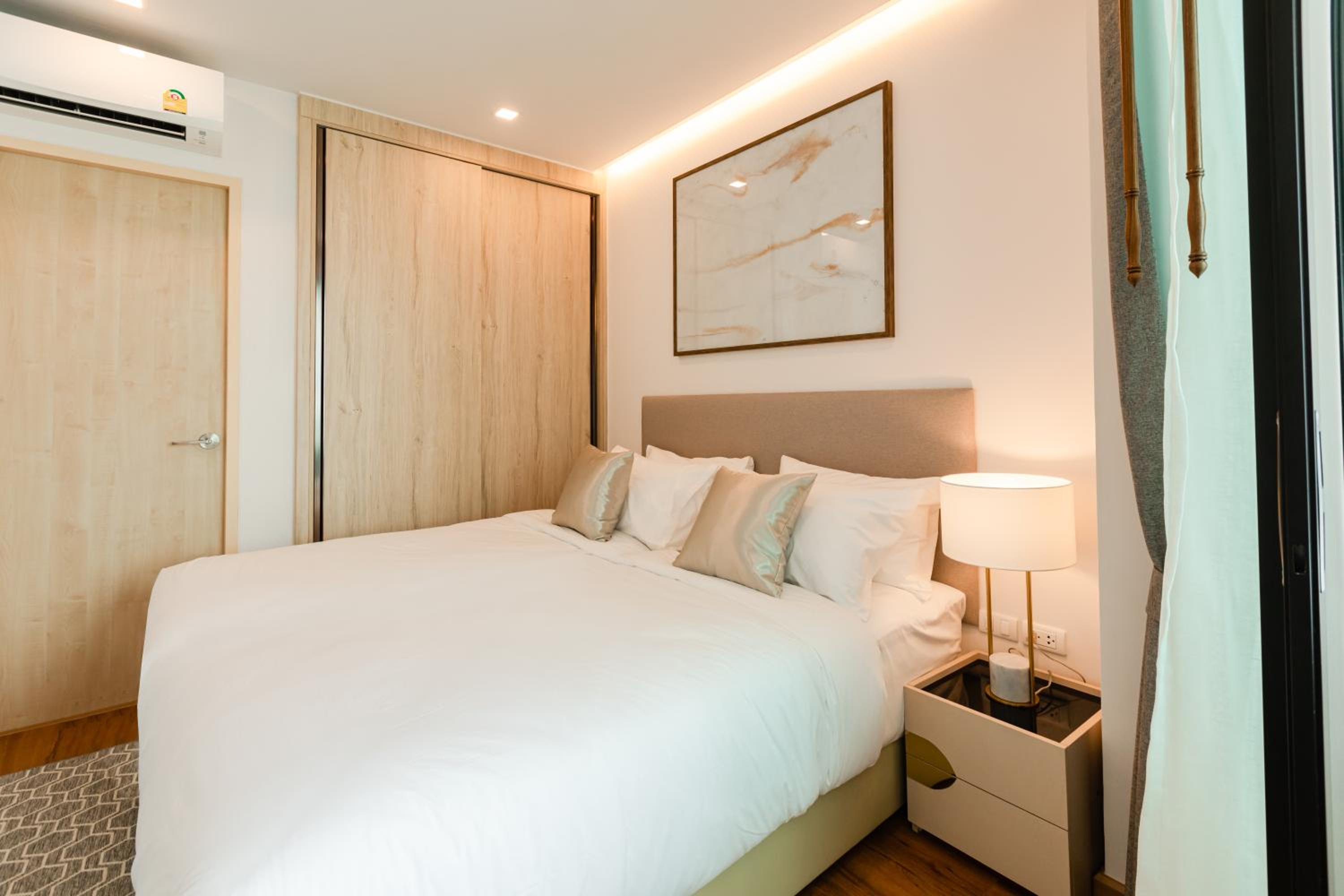 One Bedroom Deluxe - Photo 2